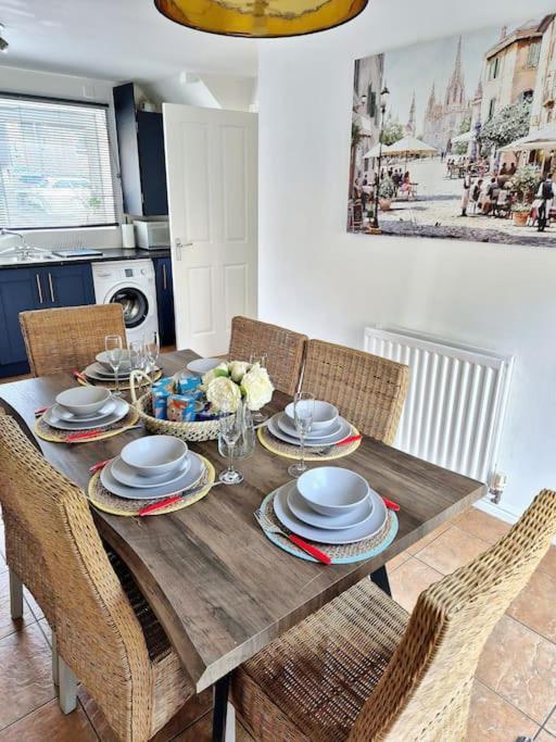 From 3 Bed,2 Bath House With Garden&parking Near Centre&tram Stop