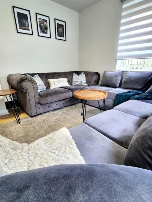 Holiday home From 3 Bed,2 Bath House With Garden&parking Near Centre&tram Stop Sheffield