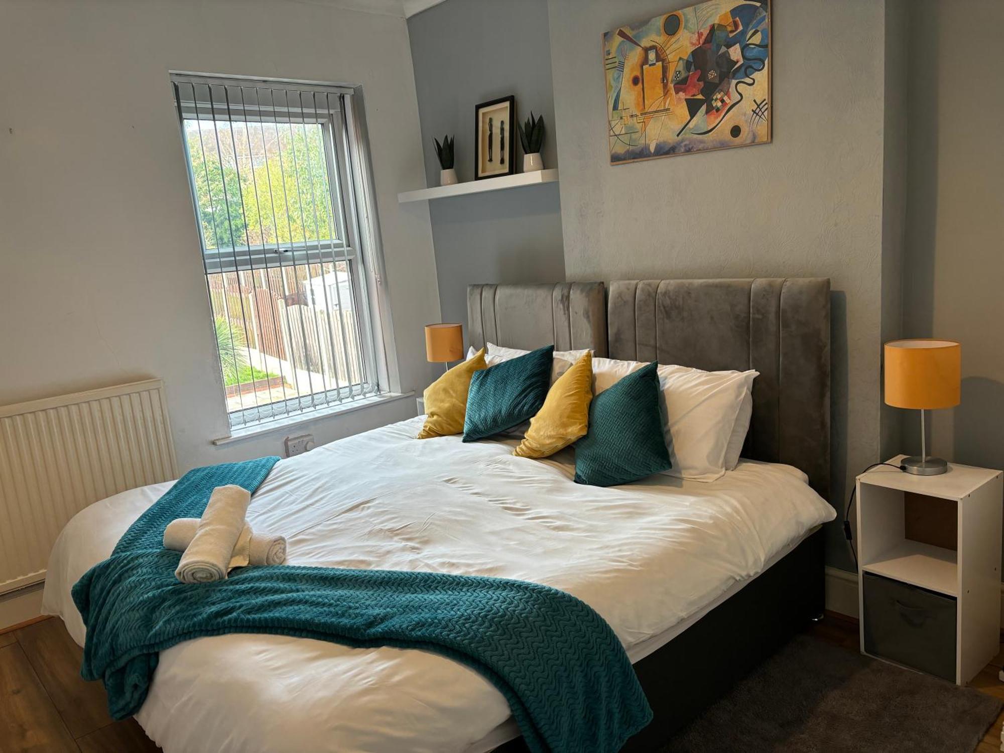 Hilltop Place Near Meadowhall Apartment