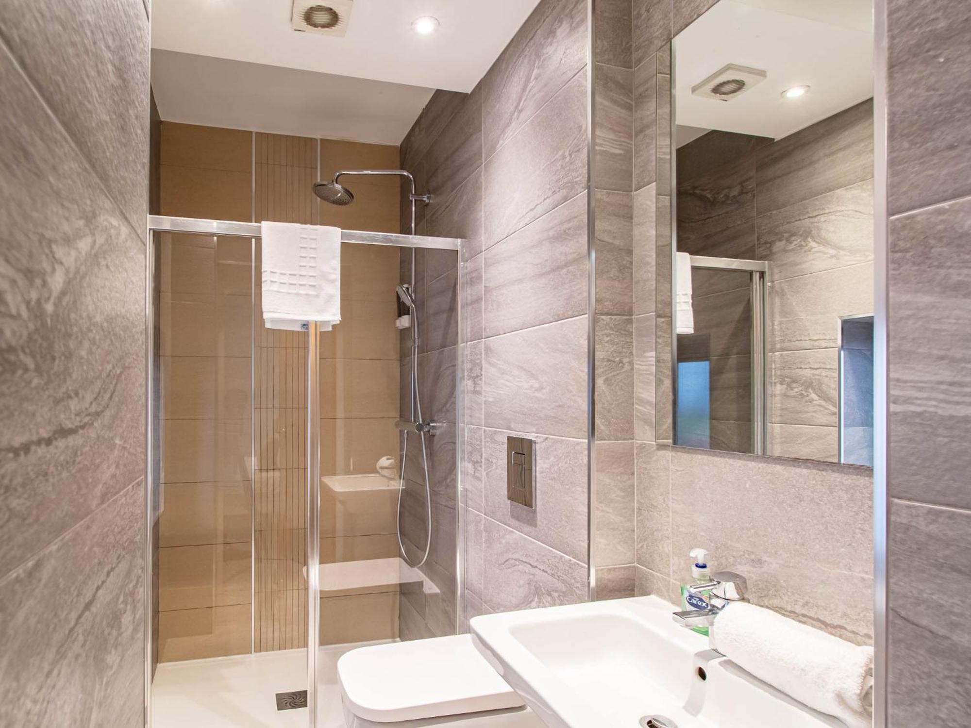 Ebenezer Street Retreat - Spacious 4 Bedroom House Holiday home *