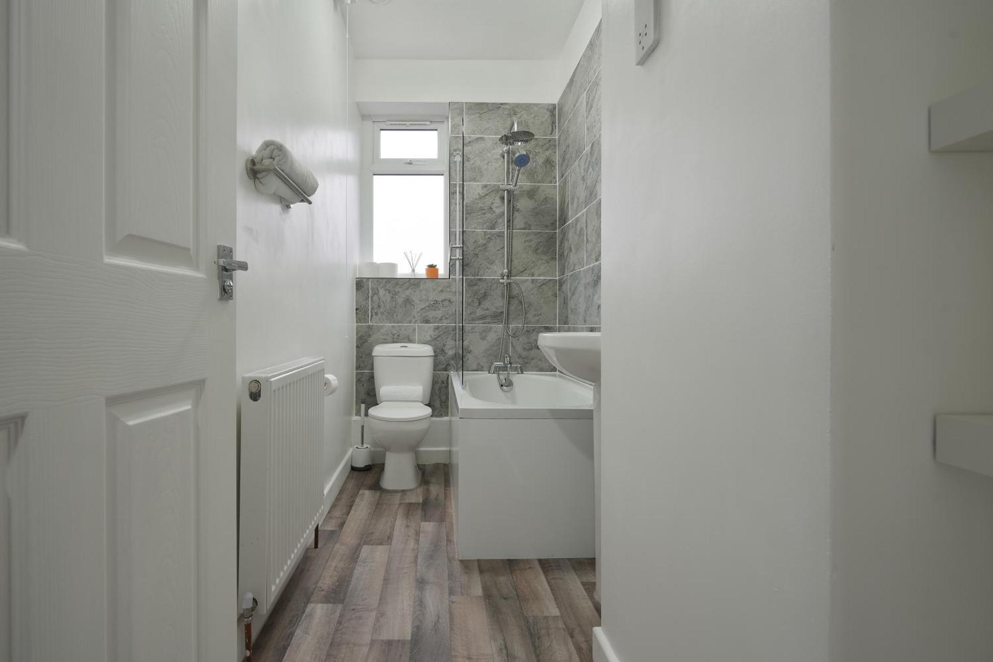Myrtle House - Spacious 4 Bed, Free Parking & Close To The Centre, Great For Contractors, Groups & Families - Hosted By Host Save Apartment Sheffield