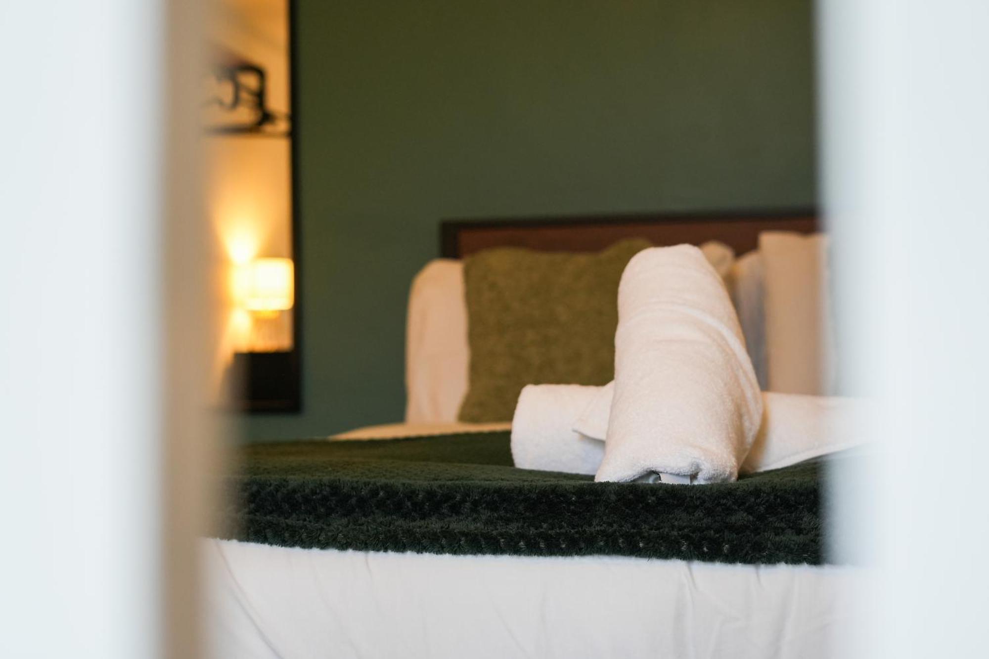 Apartment Myrtle House - Spacious 4 Bed, Free Parking & Close To The Centre, Great For Contractors, Groups & Families - Hosted By Host Save Sheffield