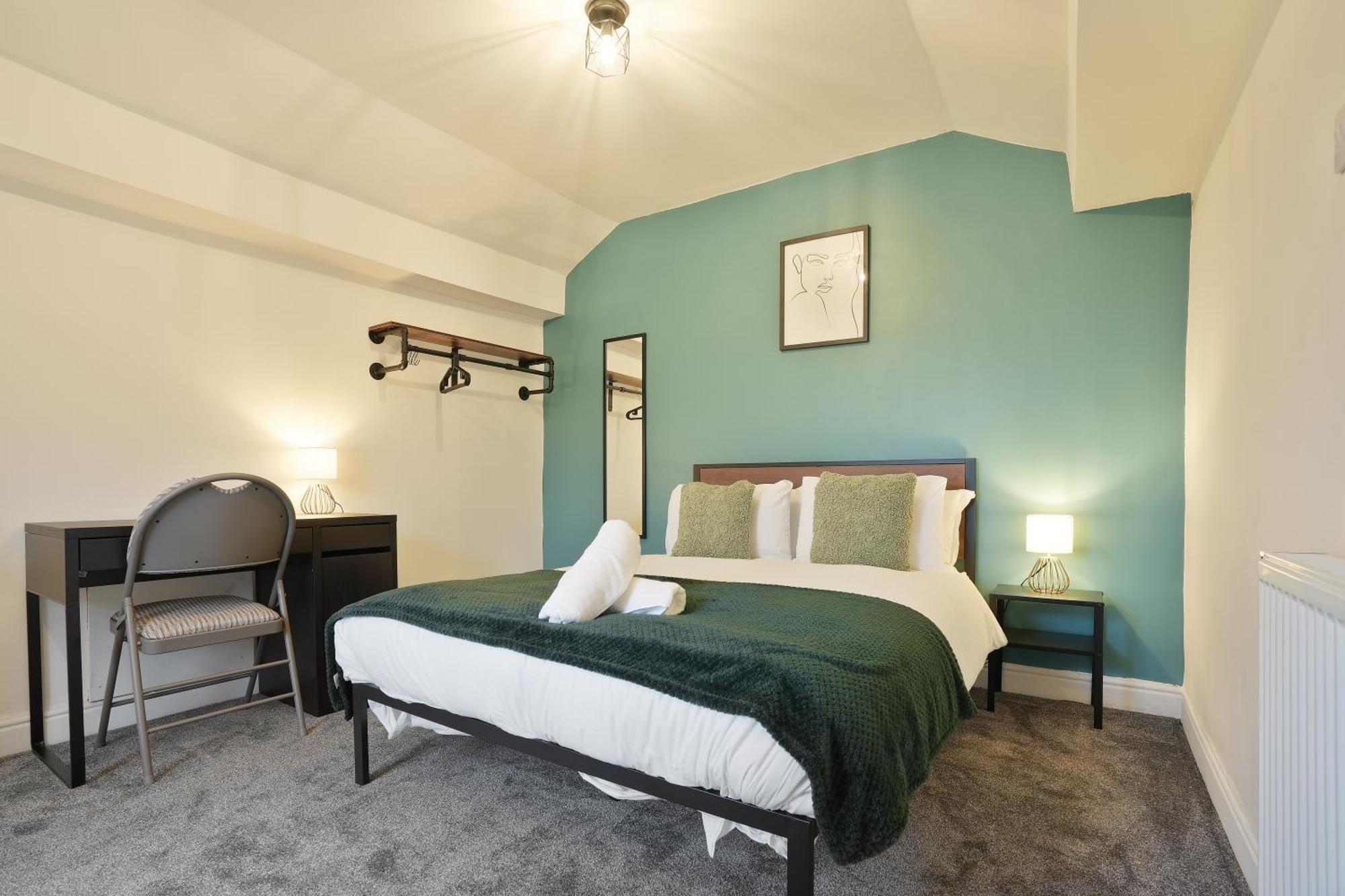 Myrtle House - Spacious 4 Bed, Free Parking & Close To The Centre, Great For Contractors, Groups & Families - Hosted By Host Save