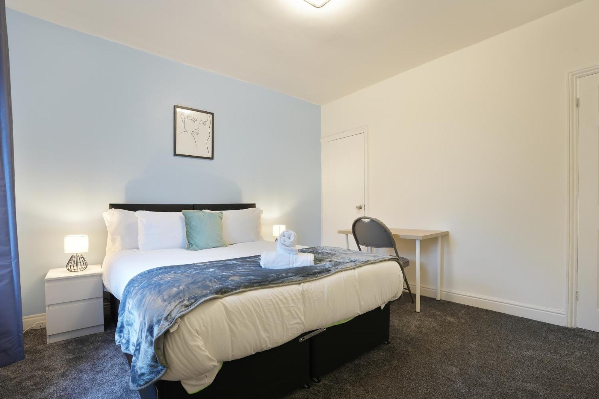Myrtle House - Spacious 4 Bed, Free Parking & Close To The Centre, Great For Contractors, Groups & Families - Hosted By Host Save Apartment