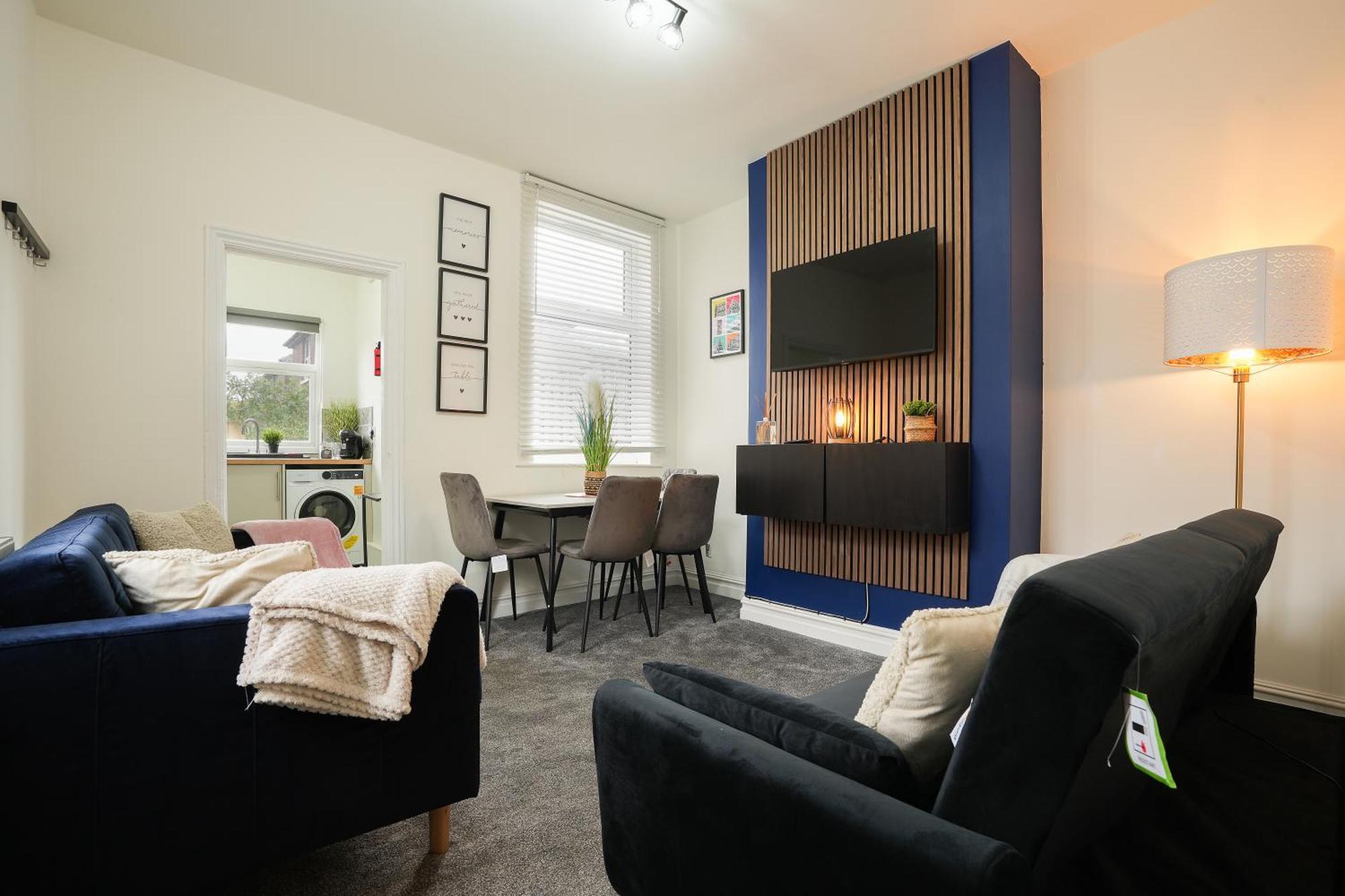 Myrtle House - Spacious 4 Bed, Free Parking & Close To The Centre, Great For Contractors, Groups & Families - Hosted By Host Save