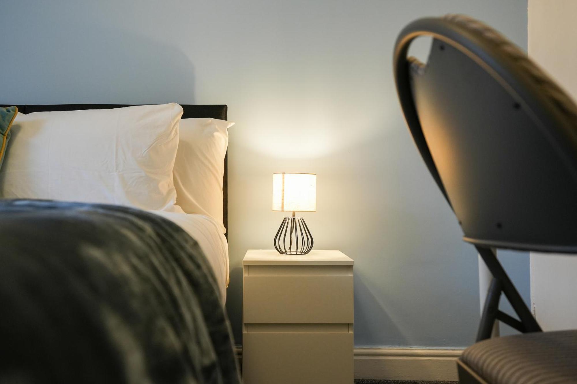 Myrtle House - Spacious 4 Bed, Free Parking & Close To The Centre, Great For Contractors, Groups & Families - Hosted By Host Save *