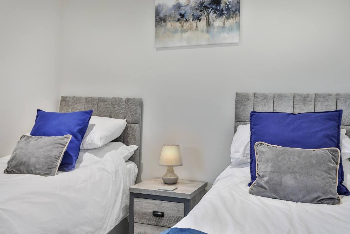 Magnificent, Renovated Whole House With Garden Holiday home