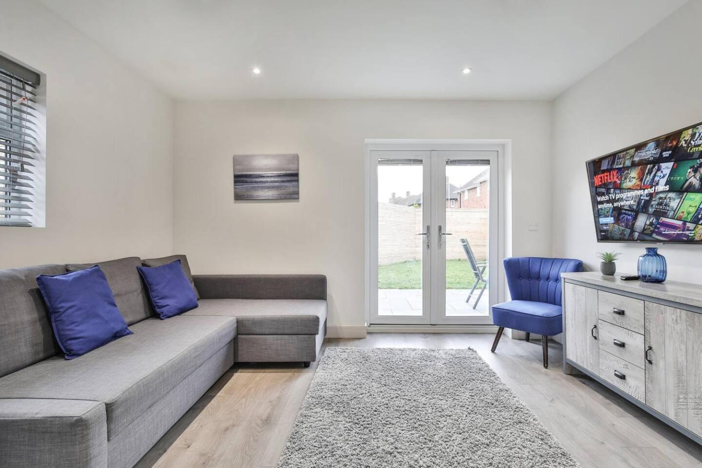 Magnificent, Renovated Whole House With Garden
