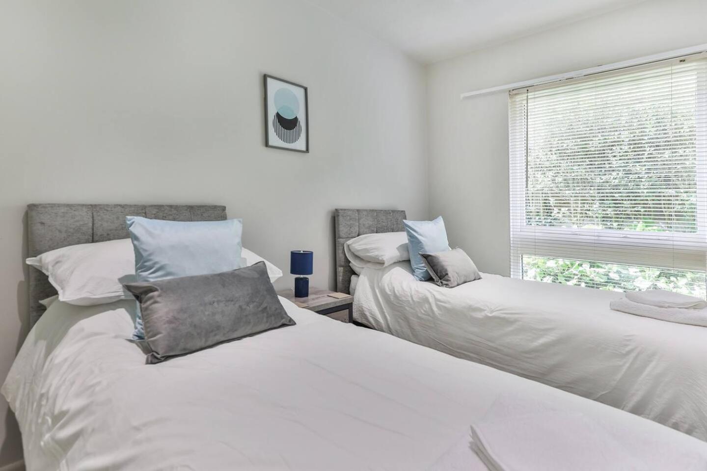 3 Bedroom Close To Peak District With Garden