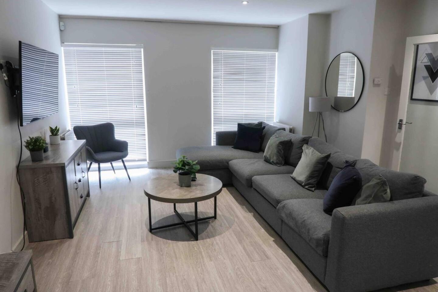 3 Bedroom Close To Peak District With Garden *