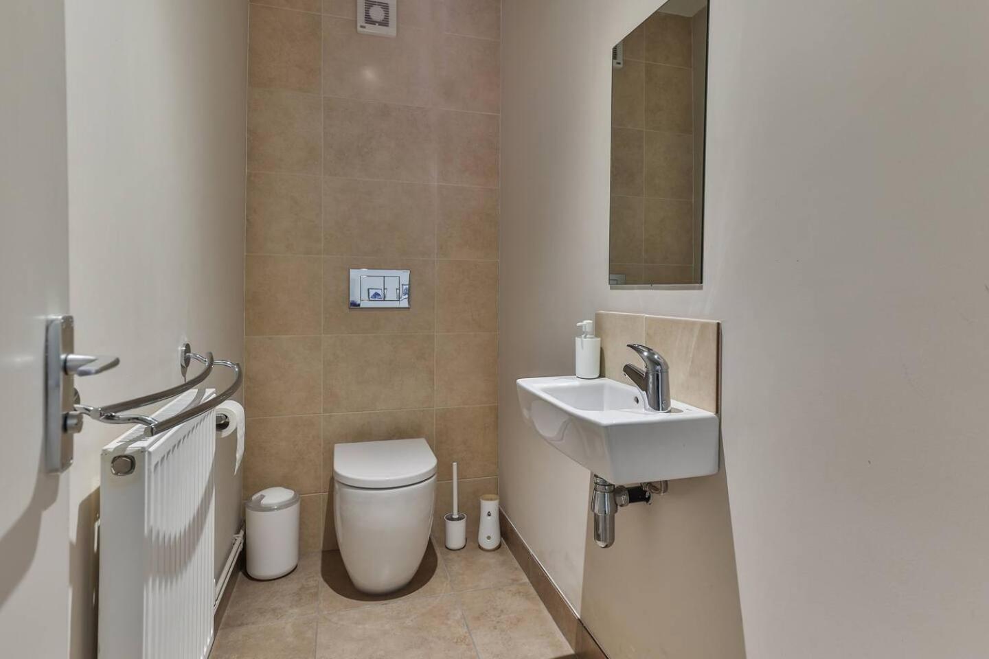 3 Bedroom Close To Peak District With Garden * Sheffield
