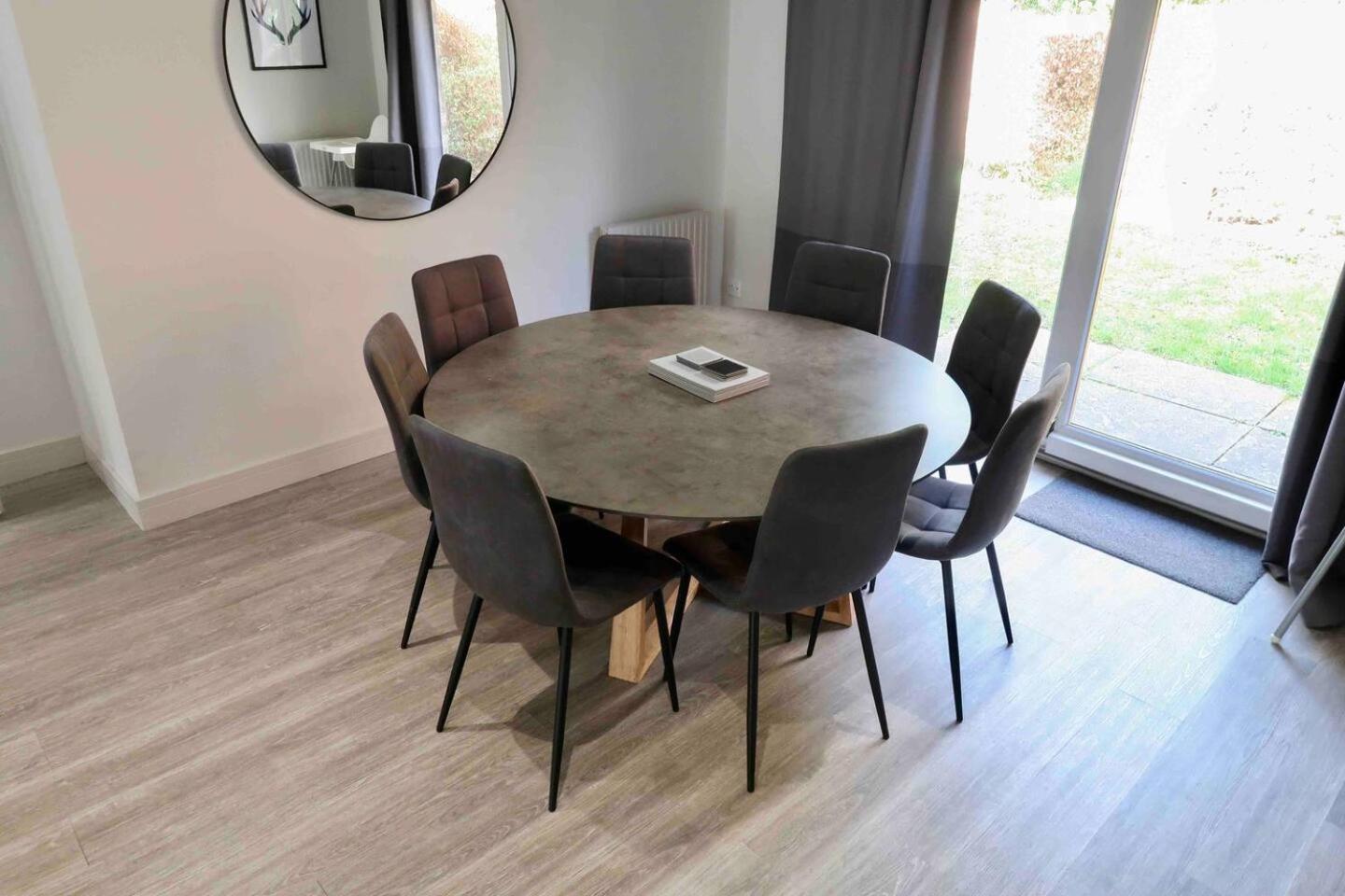 3 Bedroom Close To Peak District With Garden Holiday home *