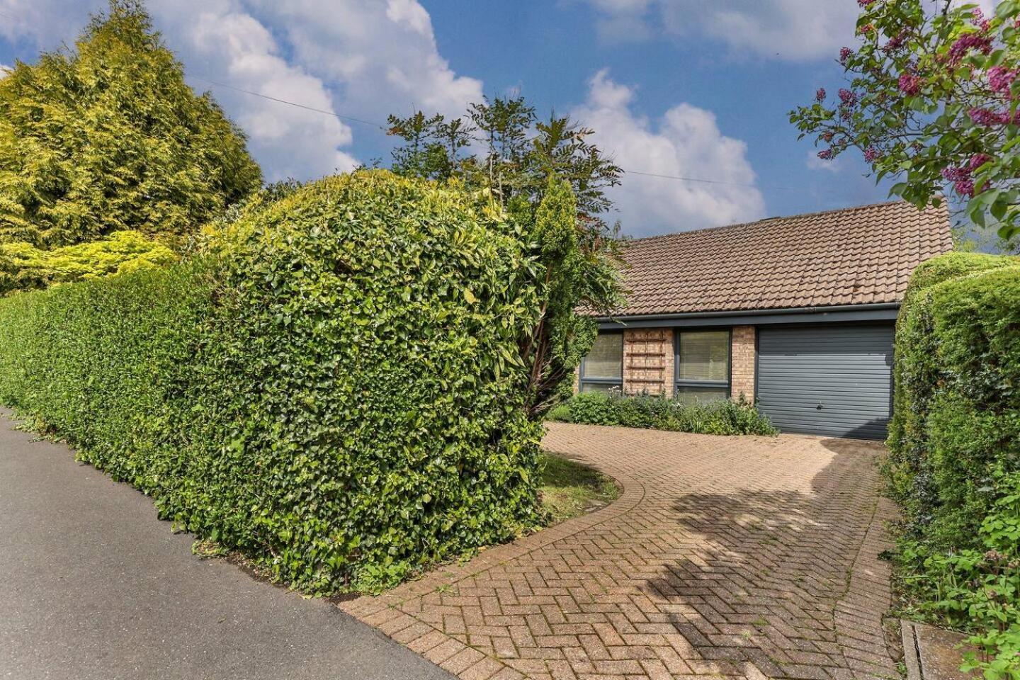 3 Bedroom Close To Peak District With Garden Holiday home Sheffield