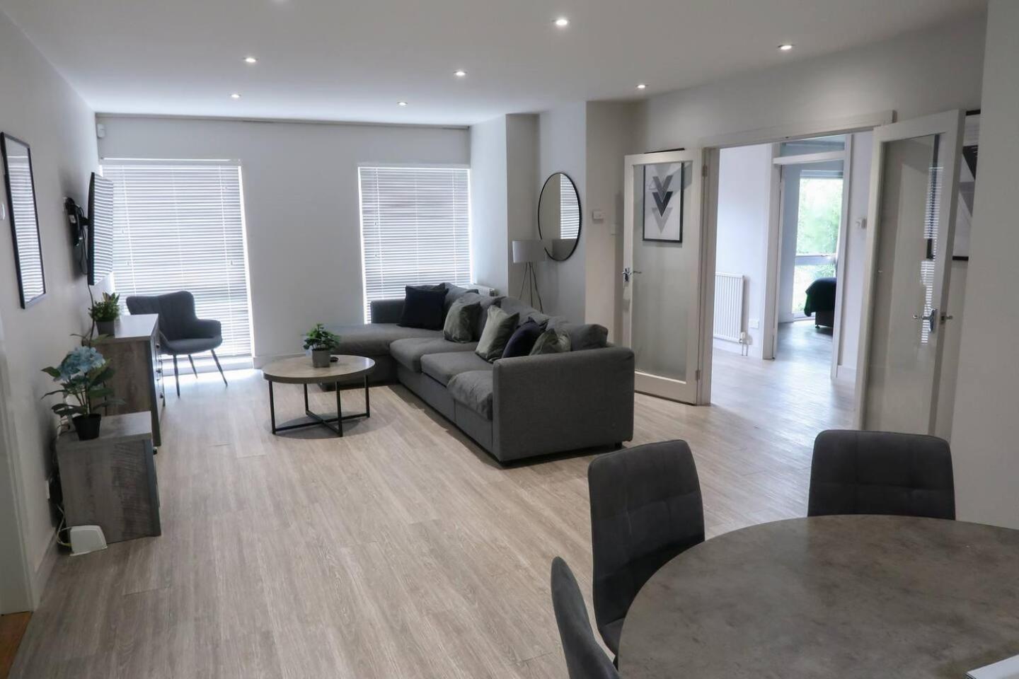 3 Bedroom Close To Peak District With Garden * Sheffield
