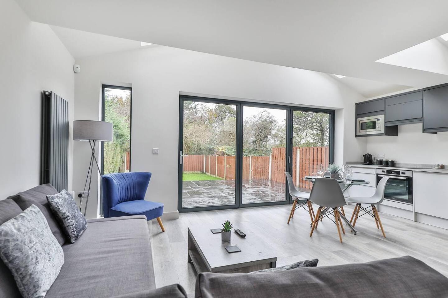 Spacious, Modern 2 Bed With Ensuites *