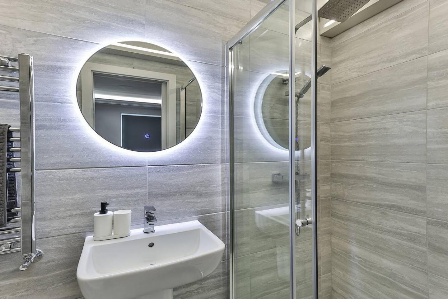 Spacious, Modern 2 Bed With Ensuites Aparthotel