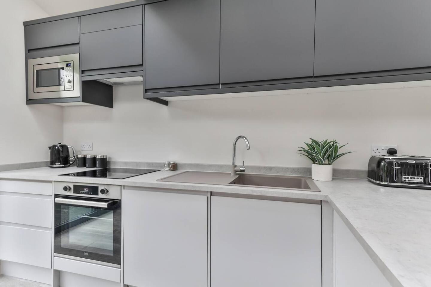 Aparthotel Spacious, Modern 2 Bed With Ensuites Sheffield