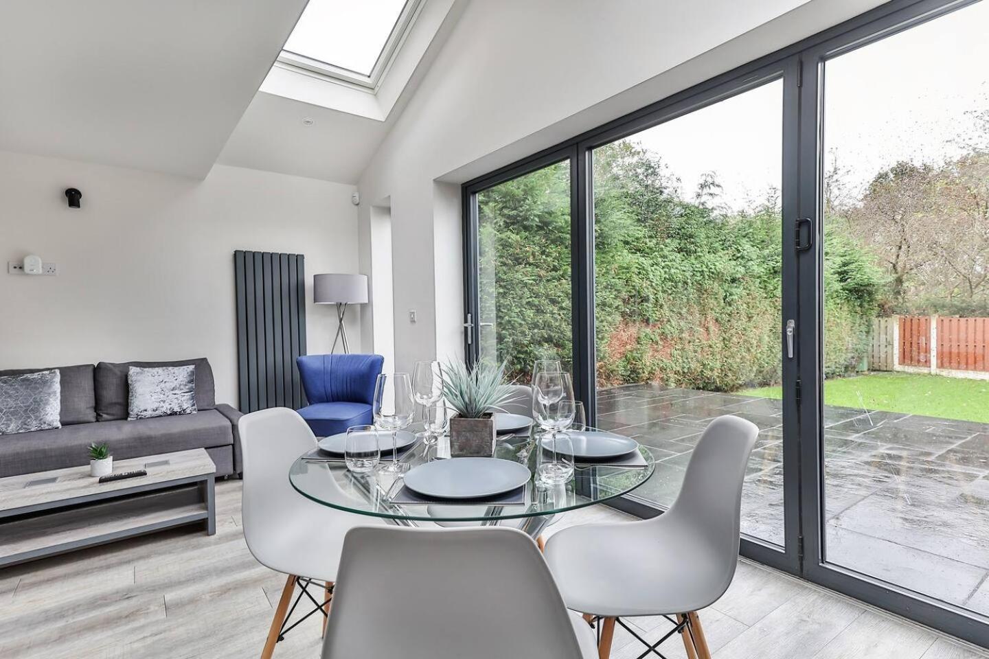 Spacious, Modern 2 Bed With Ensuites *