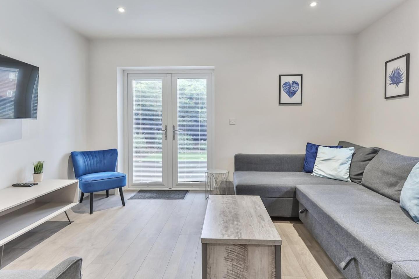 Casa de férias 3 Bed Refurbished, Modern House, Wifi, Patio Area *