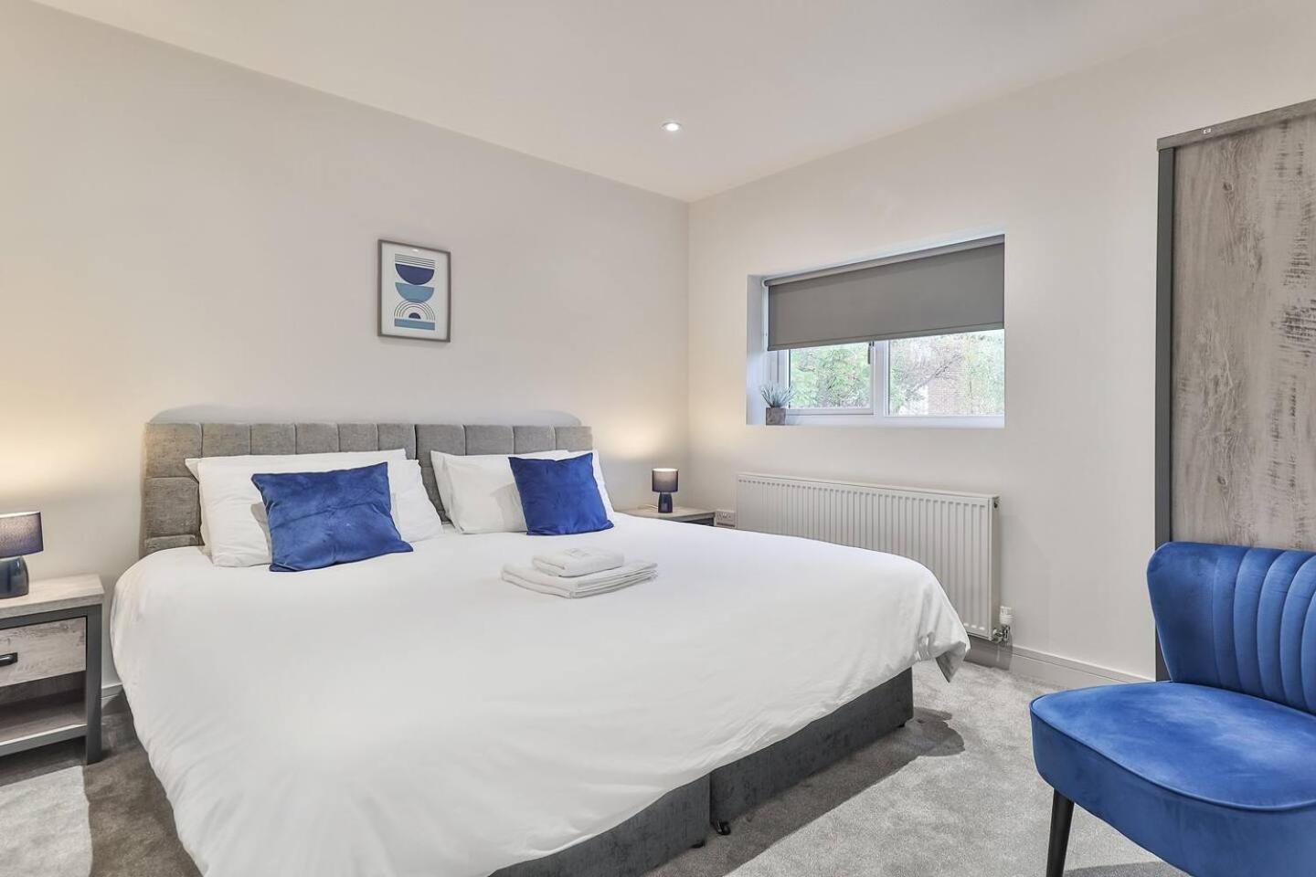 3 Bed Refurbished, Modern House, Wifi, Patio Area