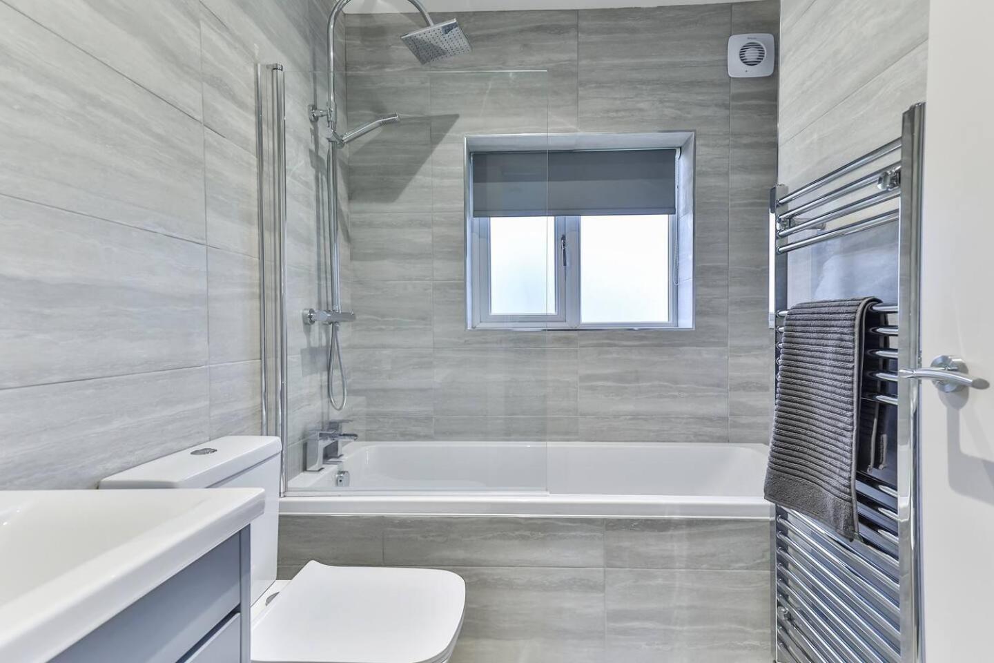 Casa de férias 3 Bed Refurbished, Modern House, Wifi, Patio Area