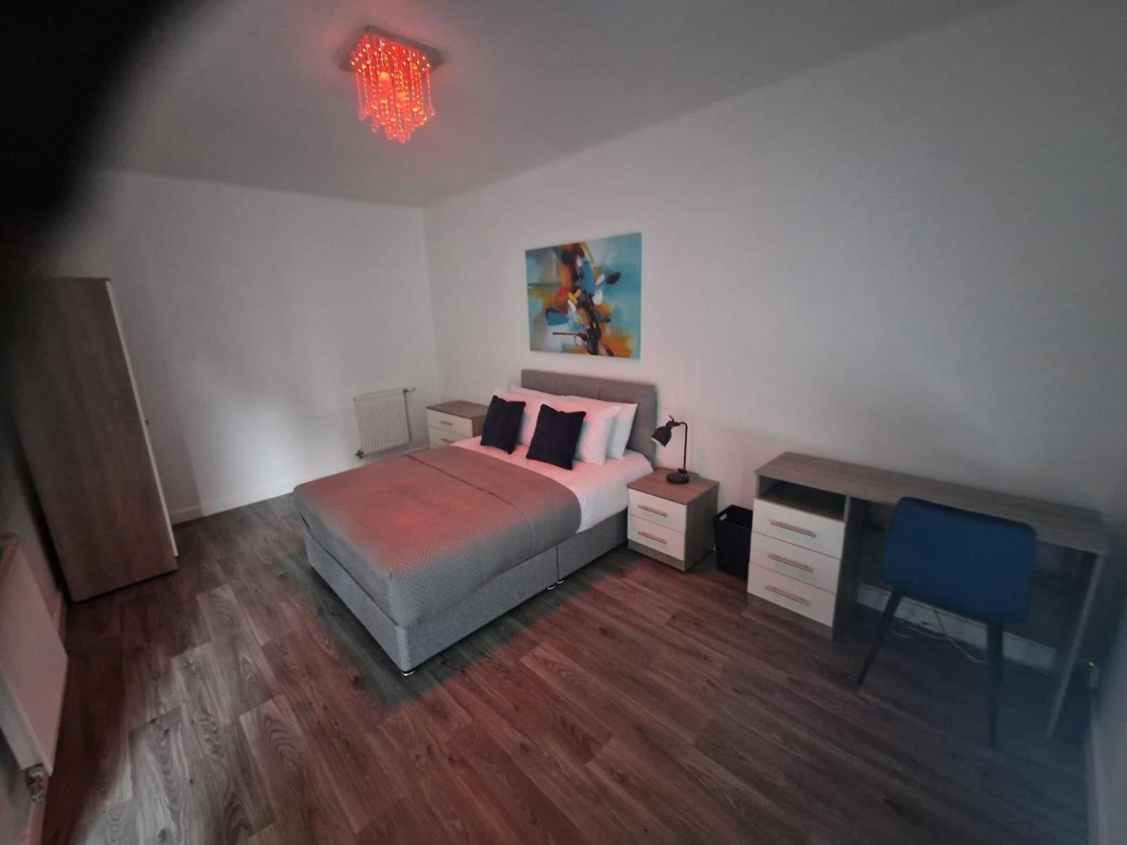 Spacious Luxurious Serviced 4 Guest house