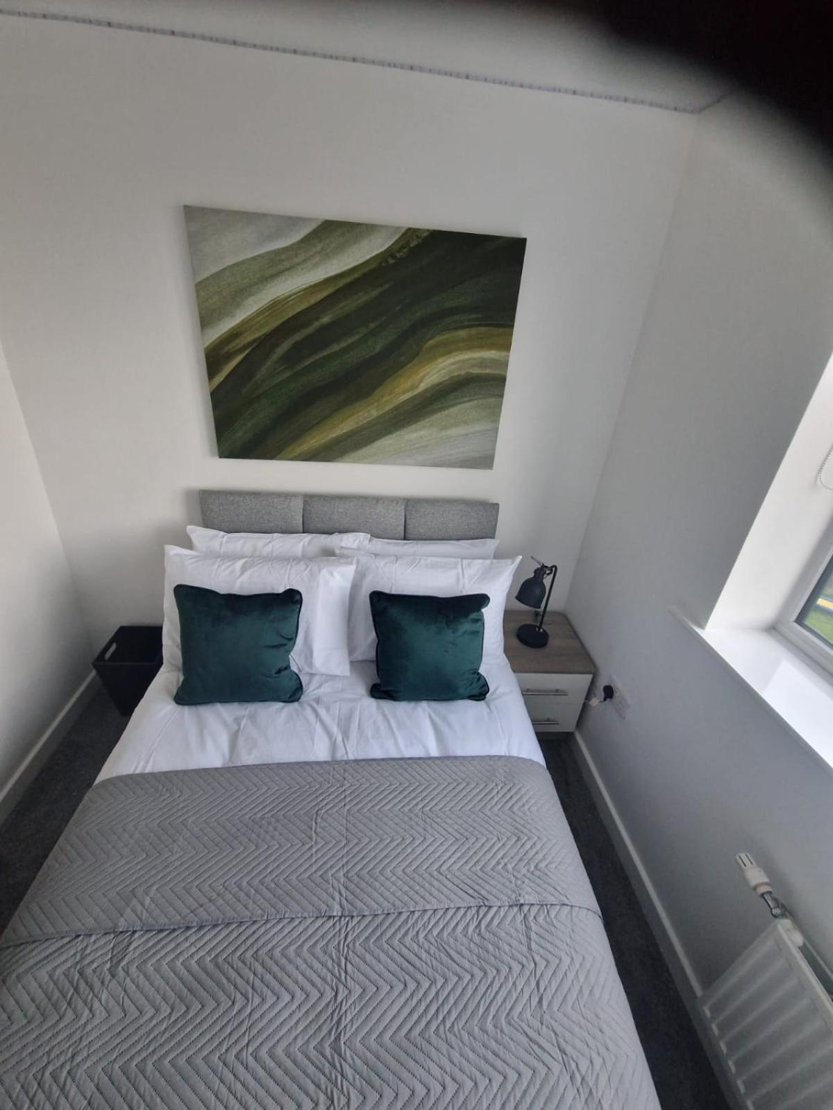 Spacious Luxurious Serviced 4 Guest house