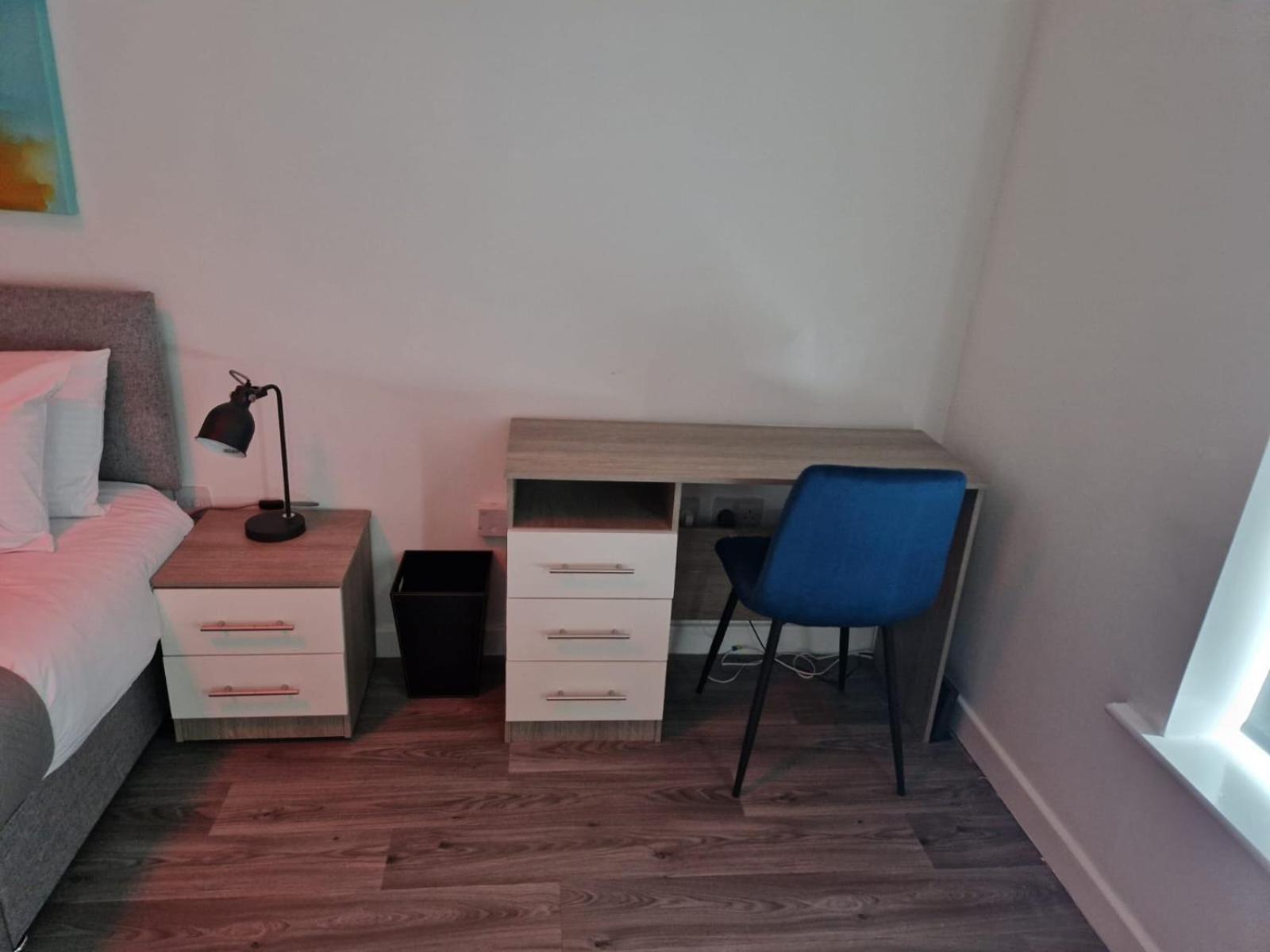 Spacious Luxurious Serviced 4 Guest house *