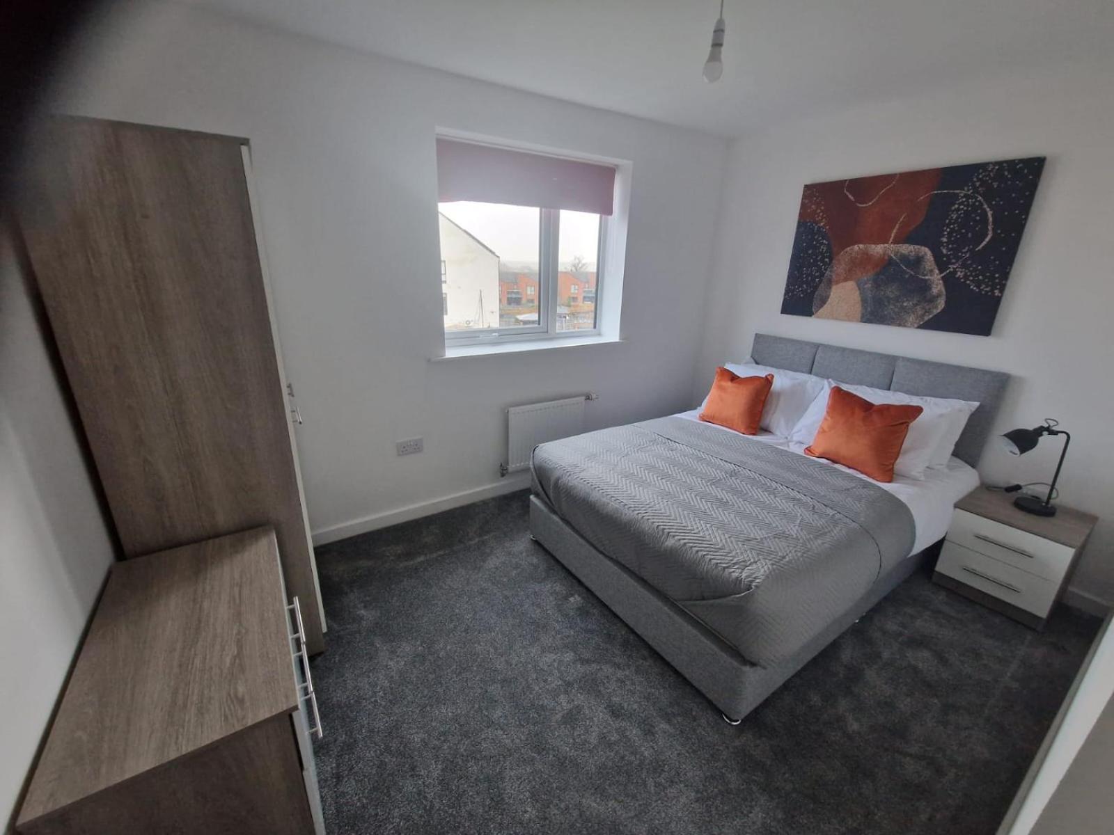 Spacious Luxurious Serviced 4 Guest house *