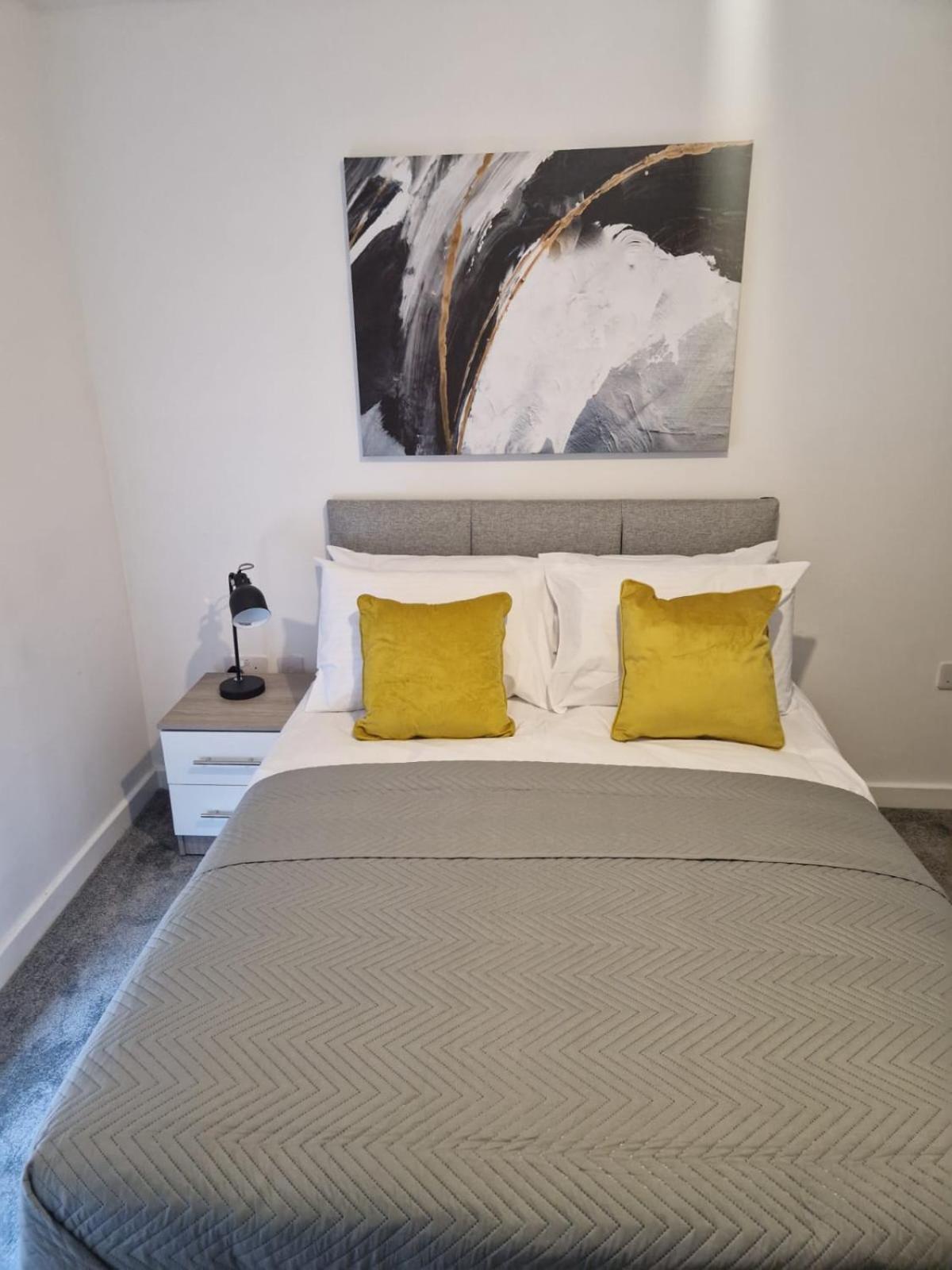 Guest house Spacious Luxurious Serviced 4 *