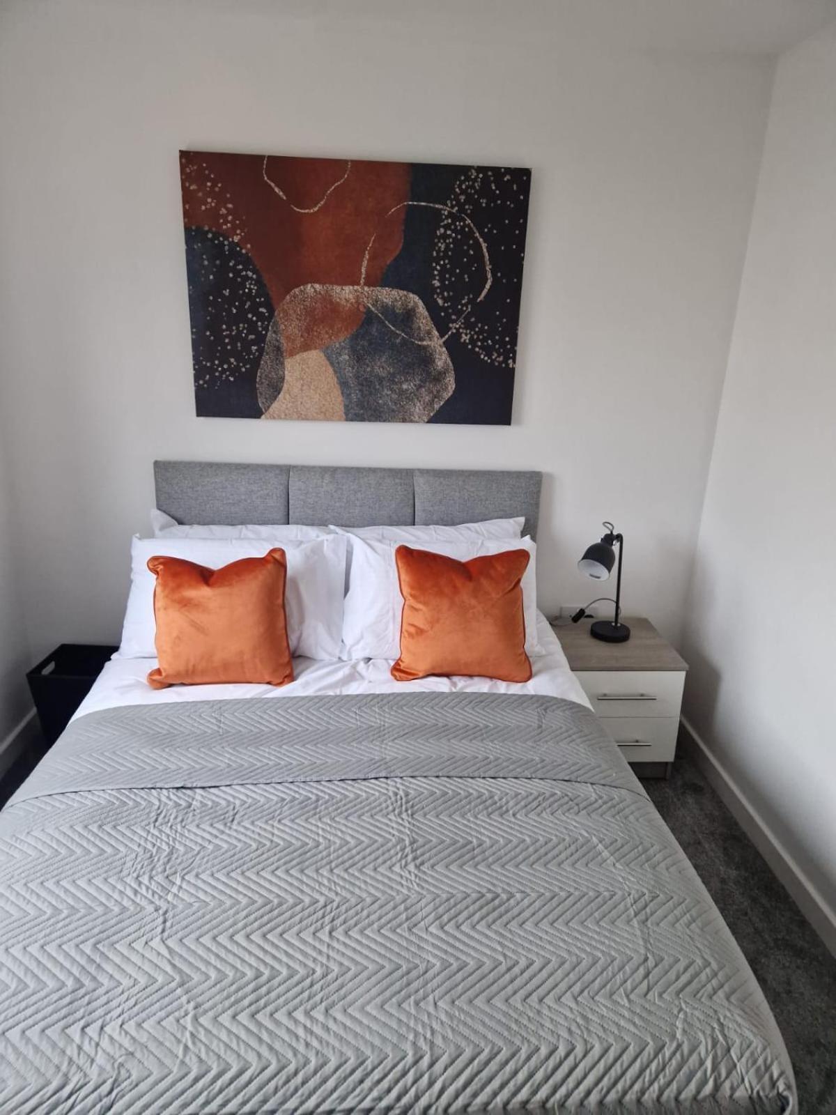 Spacious Luxurious Serviced 4 Sheffield