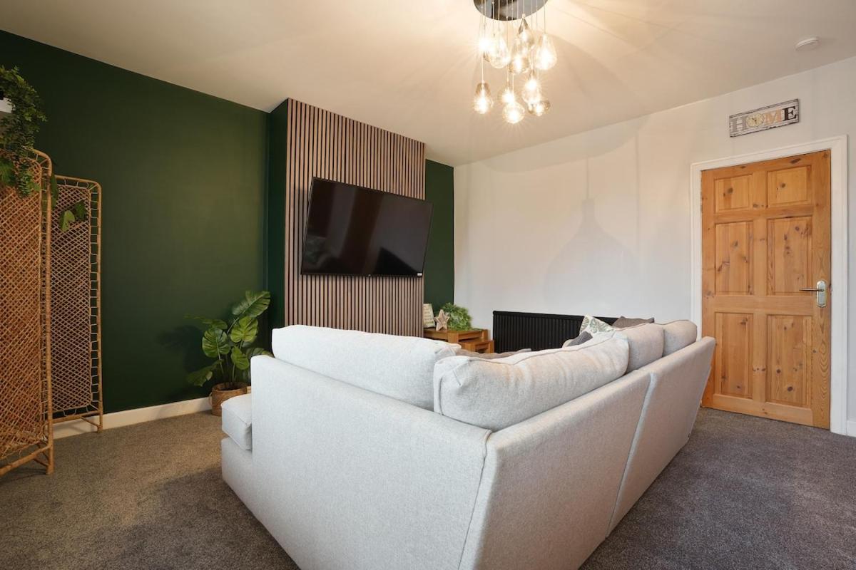 Large 3 Bed Home, Wisewood, Free Parking, Great For Groups - Hosted By Host Save * Sheffield