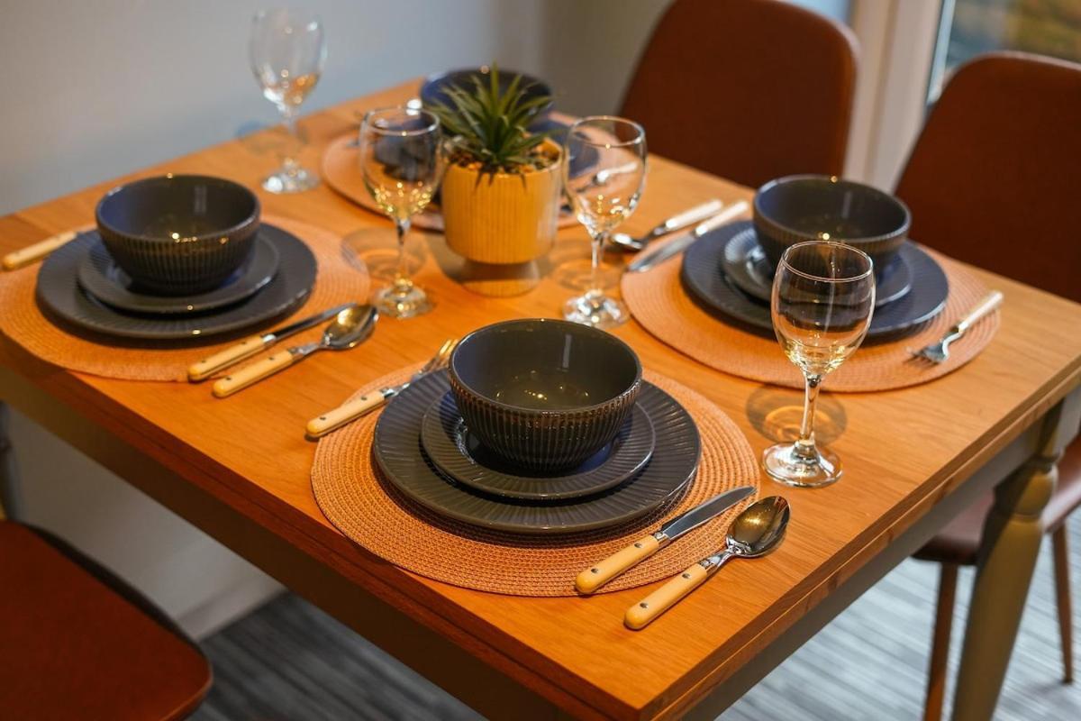 Large 3 Bed Home, Wisewood, Free Parking, Great For Groups - Hosted By Host Save Apartamento