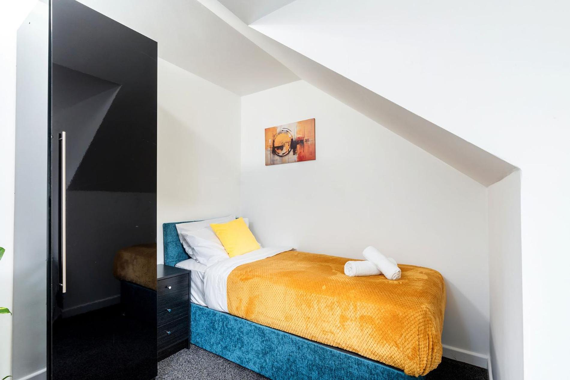 Two-storey Flat For Contractors And Families * Sheffield