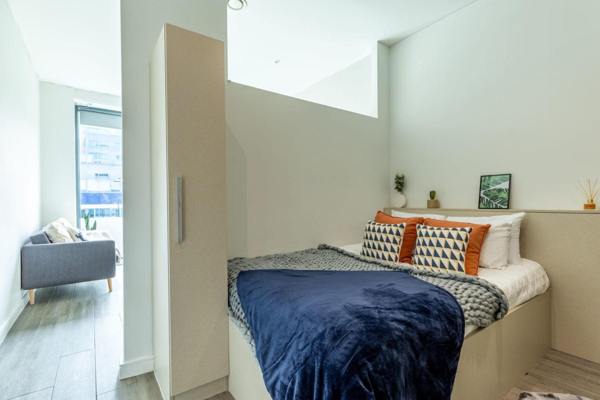 Stylish Living With Stunning Views In Sheffield's Redvers Tower Apartment