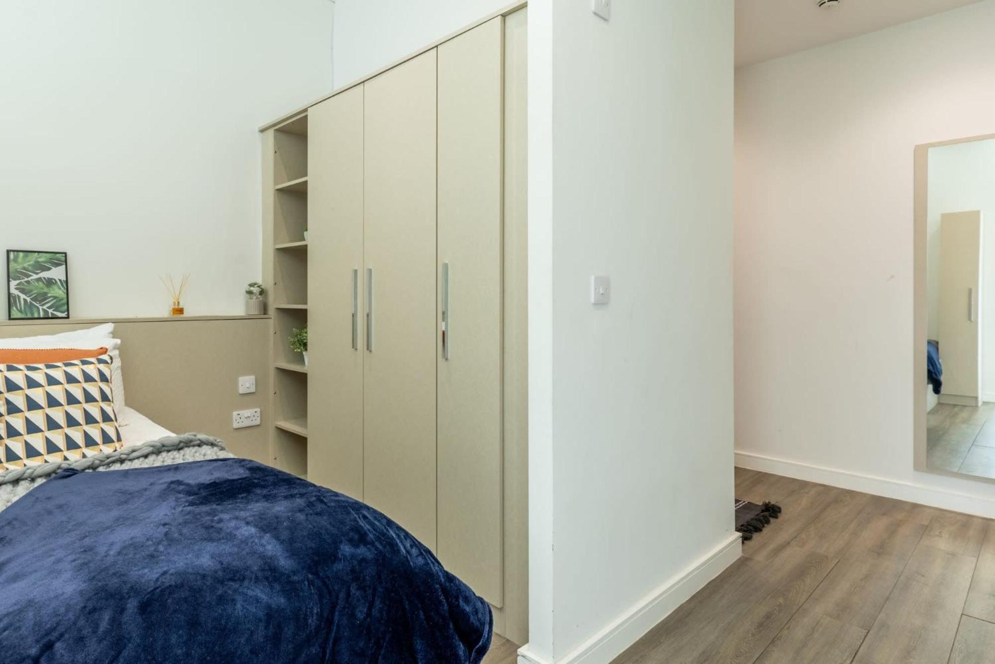 Apartment Stylish Living With Stunning Views In Sheffield's Redvers Tower *