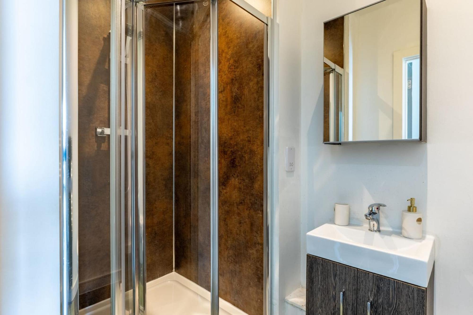 Stylish Living With Stunning Views In Sheffield's Redvers Tower * Sheffield