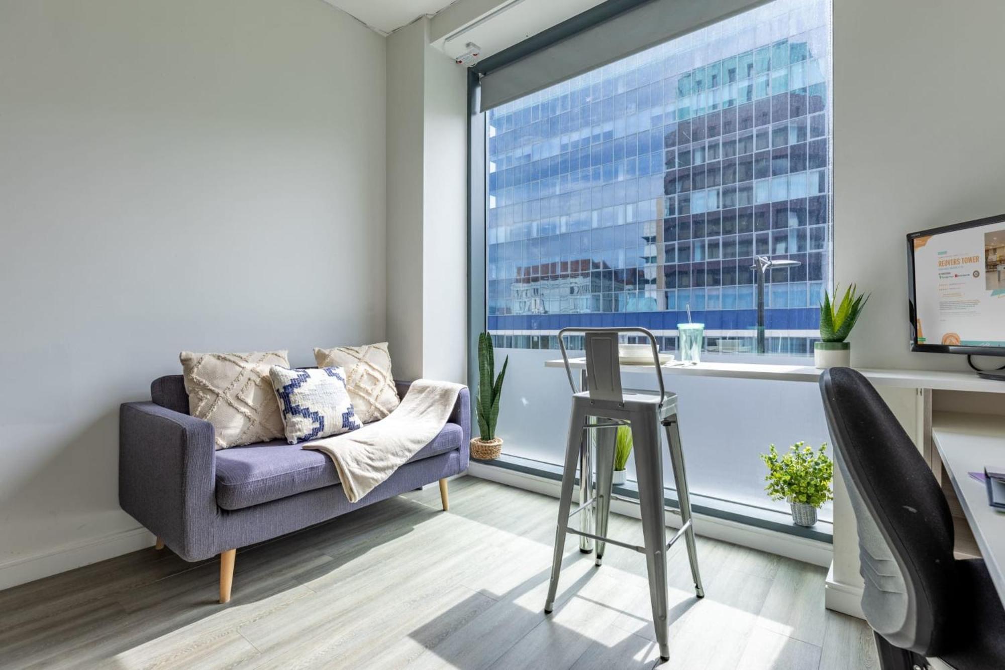 Stylish Living With Stunning Views In Sheffield's Redvers Tower Apartment