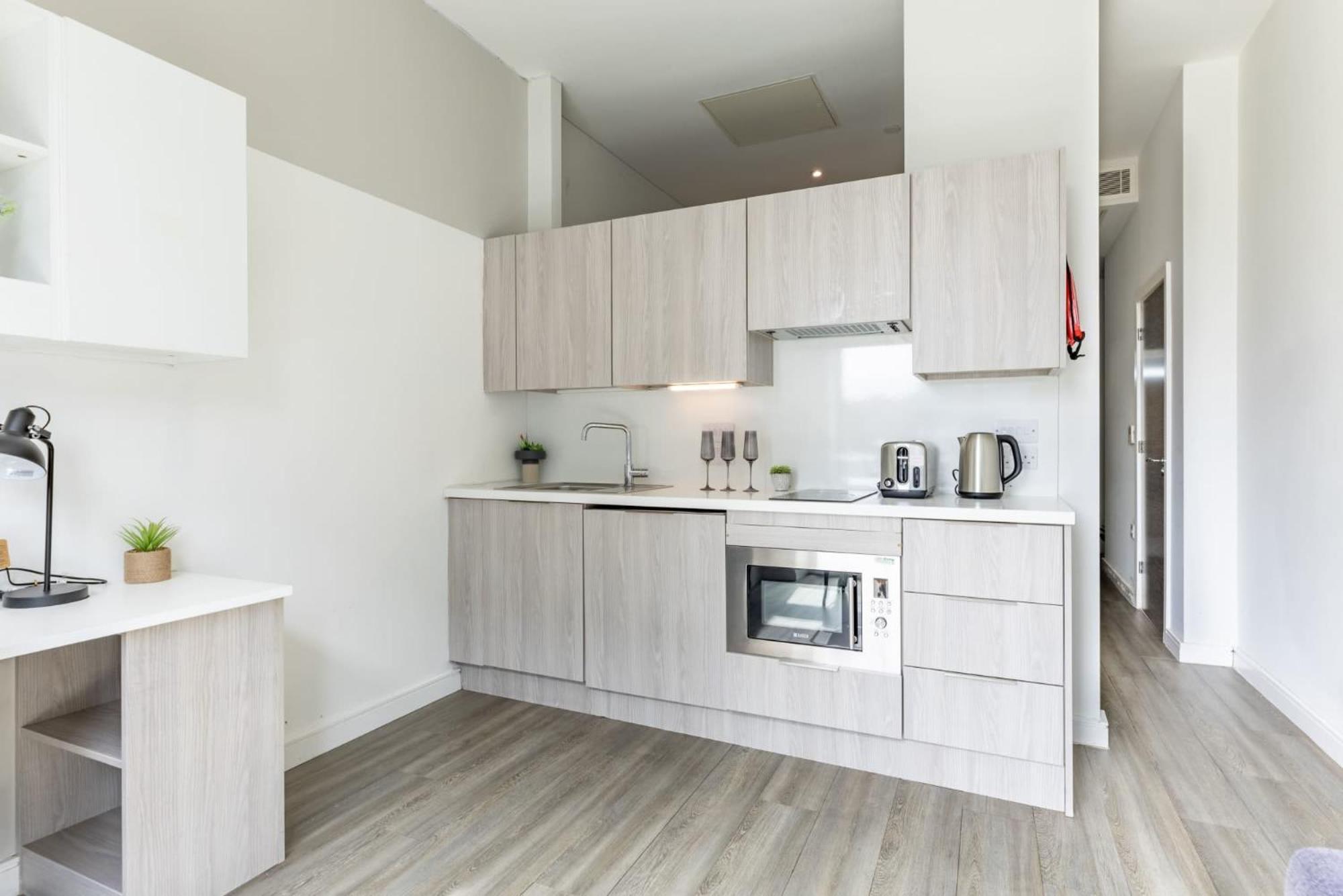 Apartment Stylish Living With Stunning Views In Sheffield's Redvers Tower Sheffield