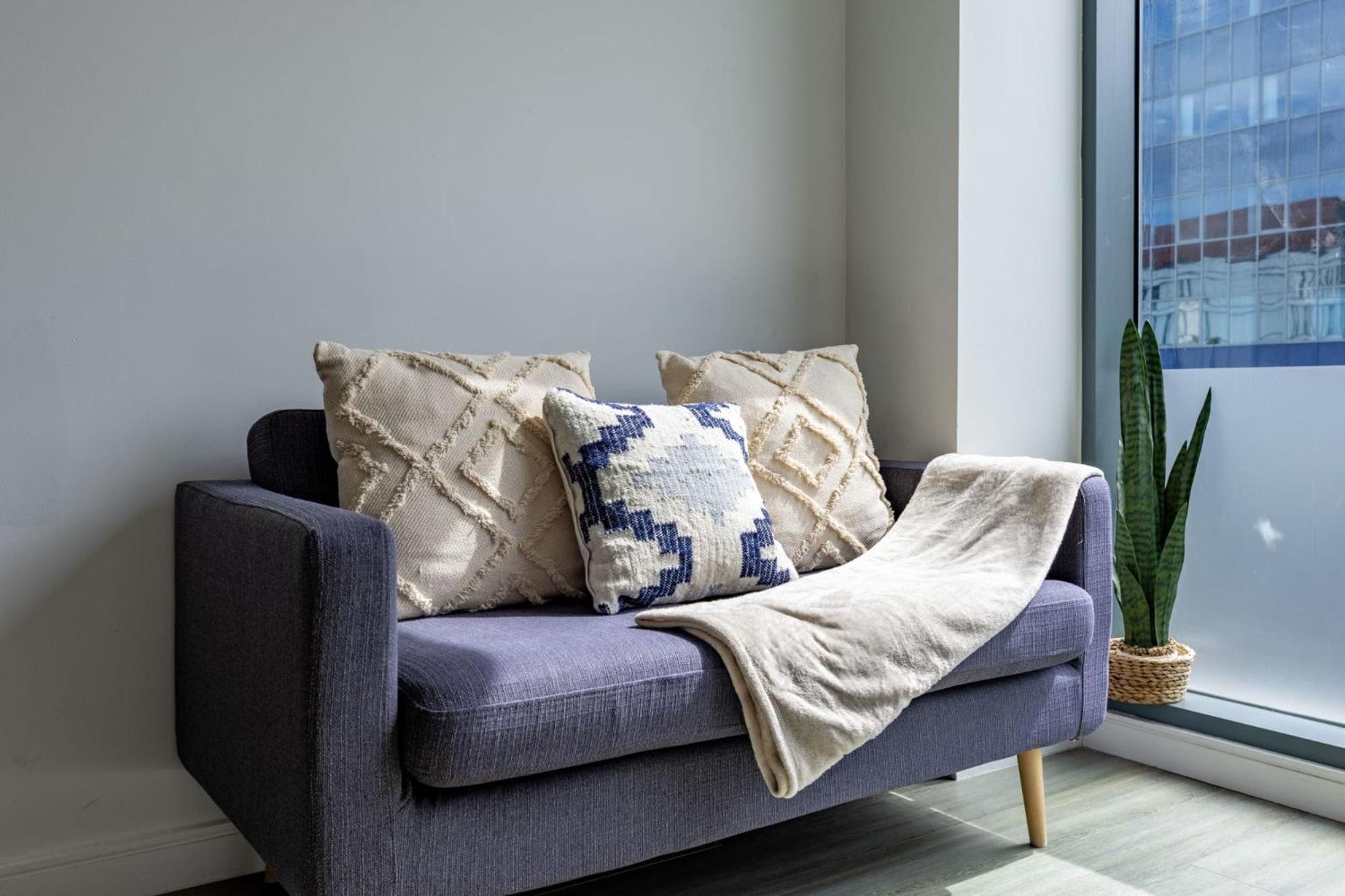 Apartment Stylish Living With Stunning Views In Sheffield's Redvers Tower *