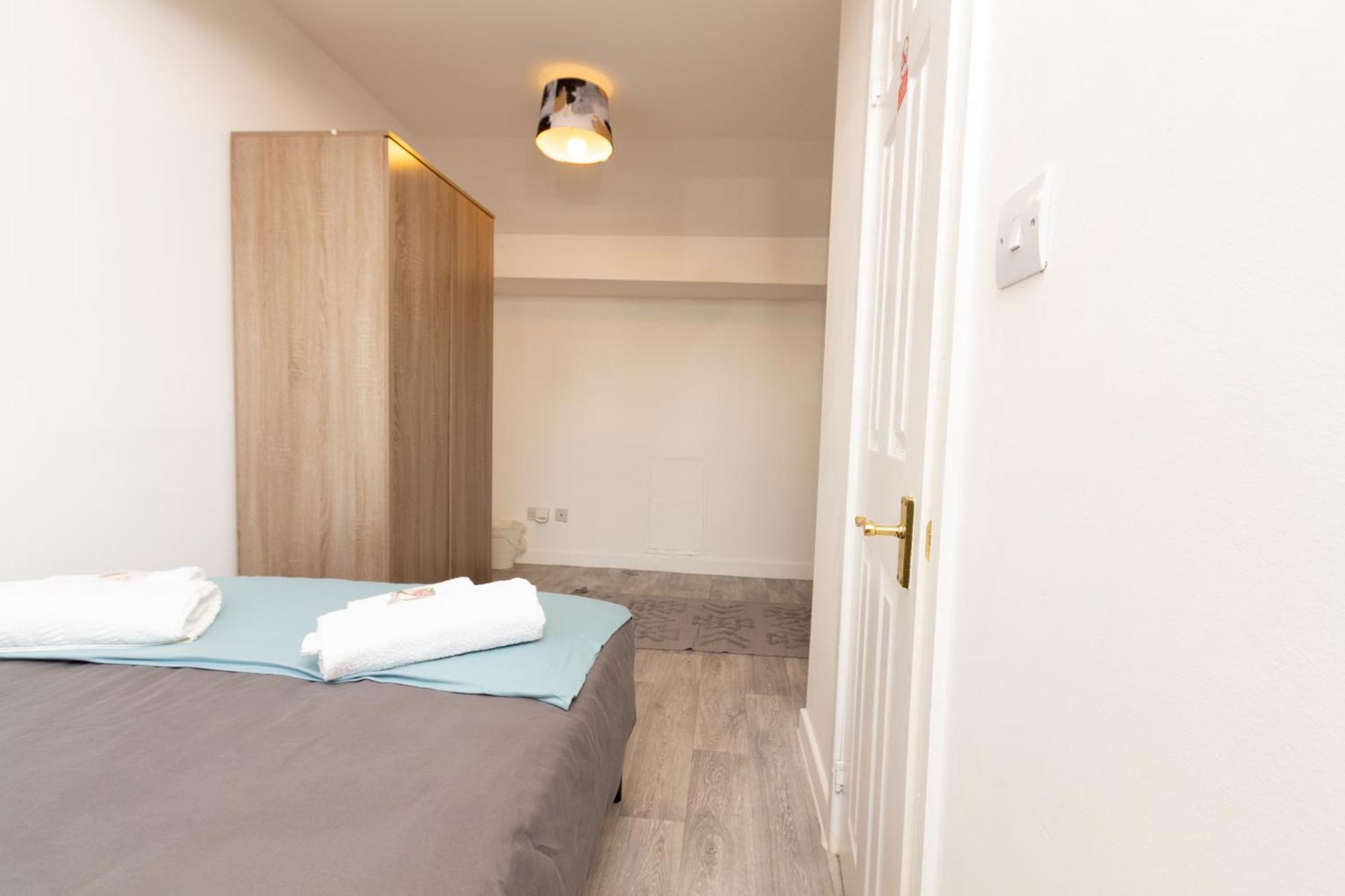 Suite 3 - Quaint Double Room In A Shared House Apartment *
