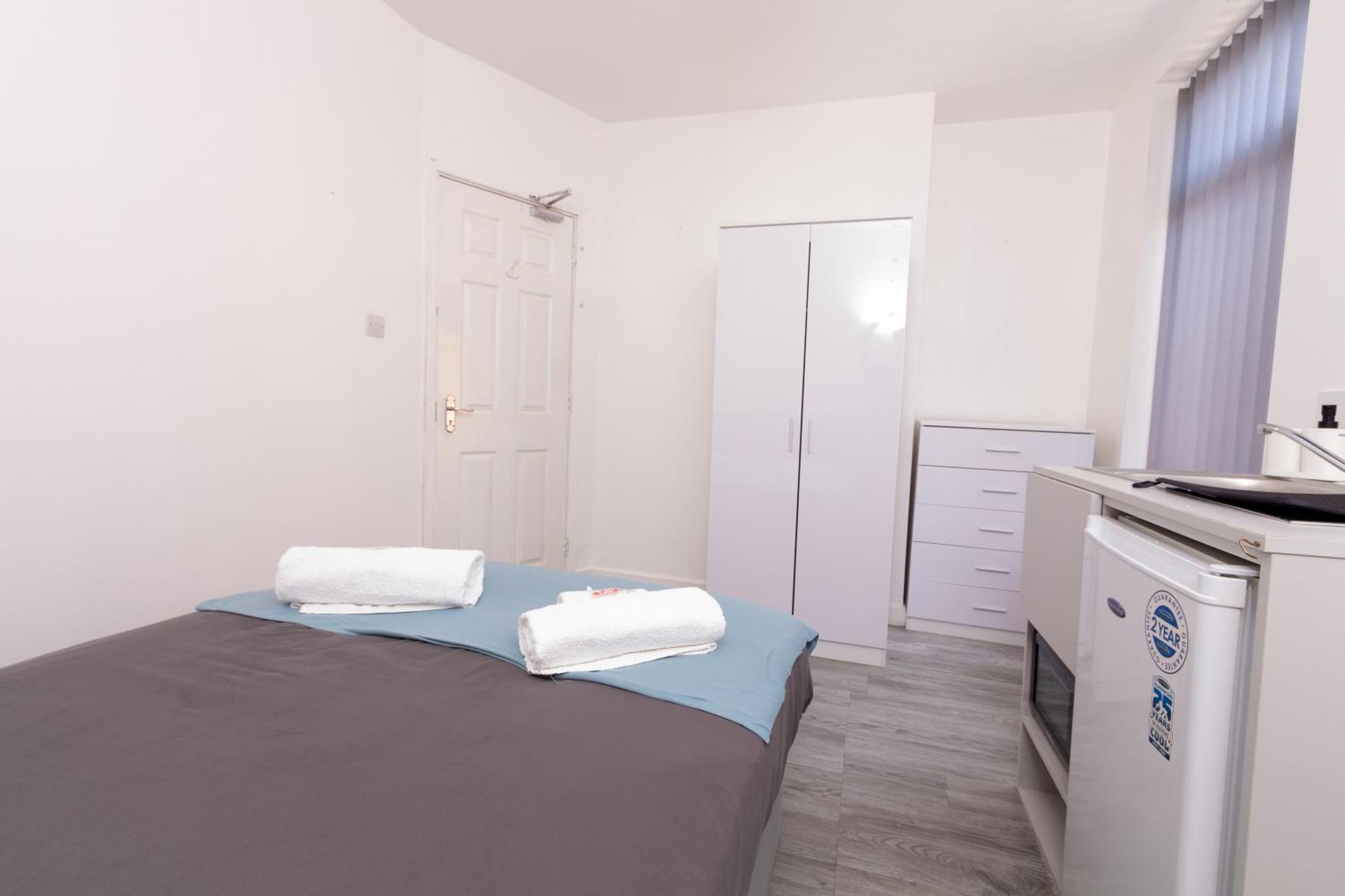Suite 3 - Quaint Double Room In A Shared House Apartment *