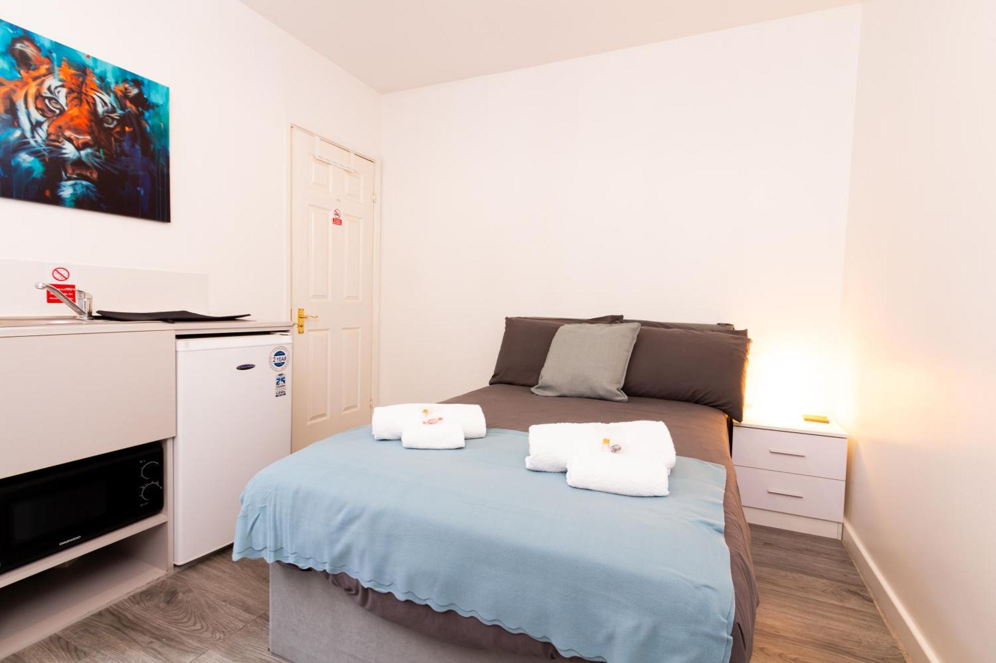 Suite 3 - Quaint Double Room In A Shared House * Sheffield