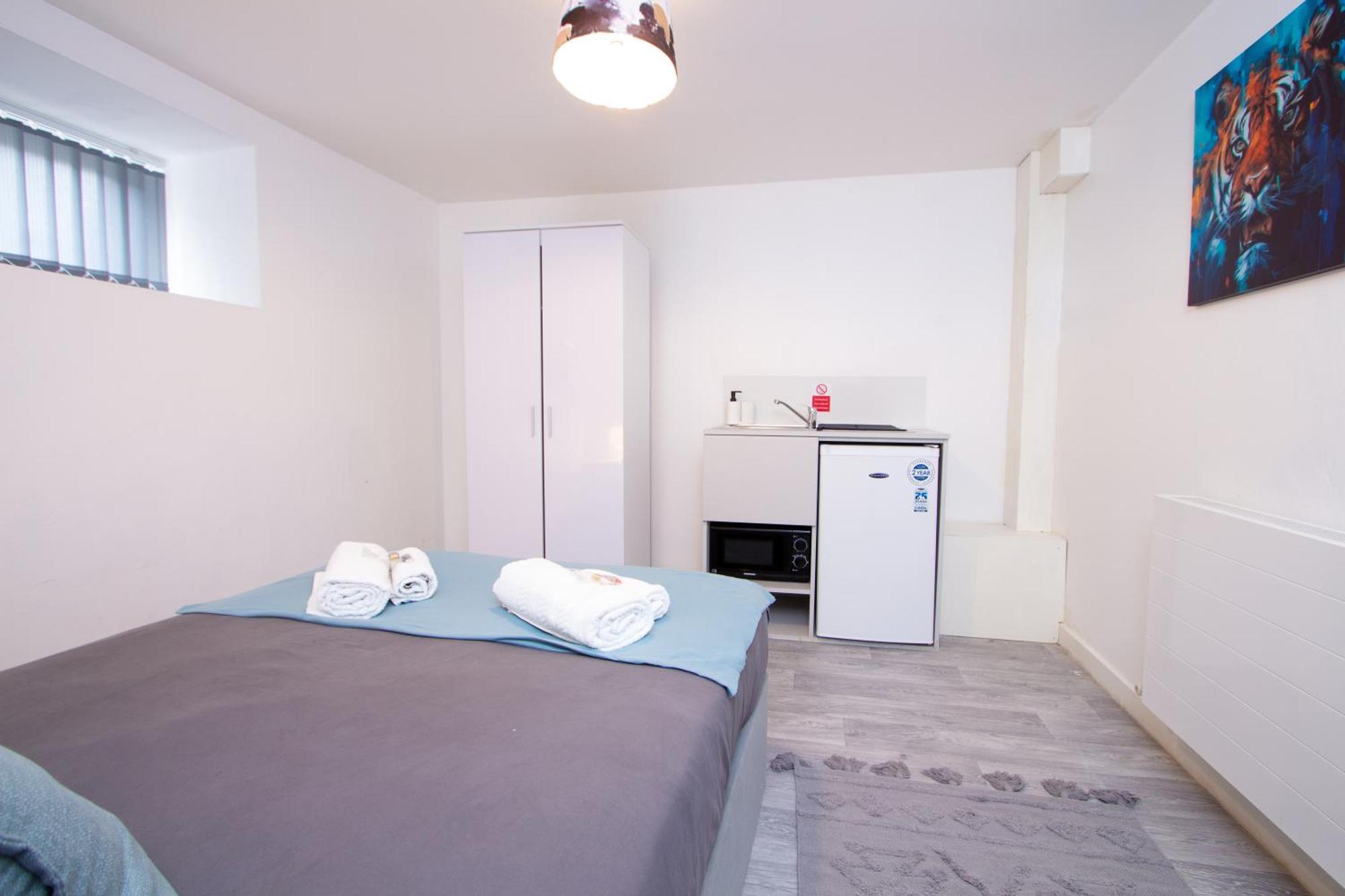 Suite 3 - Quaint Double Room In A Shared House Apartment *