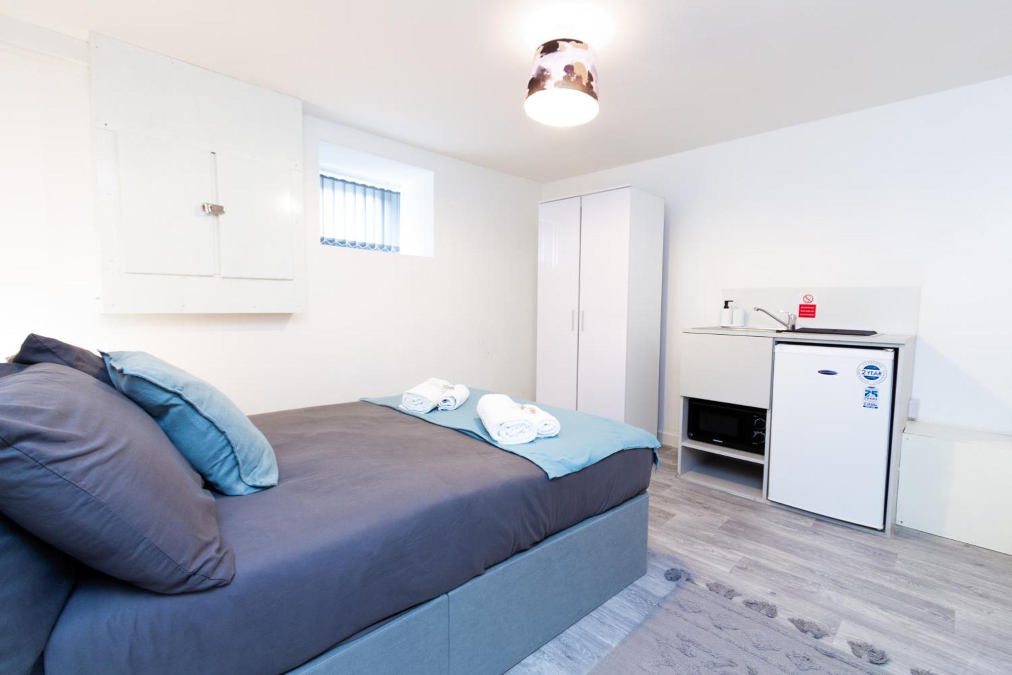 Suite 3 - Quaint Double Room In A Shared House