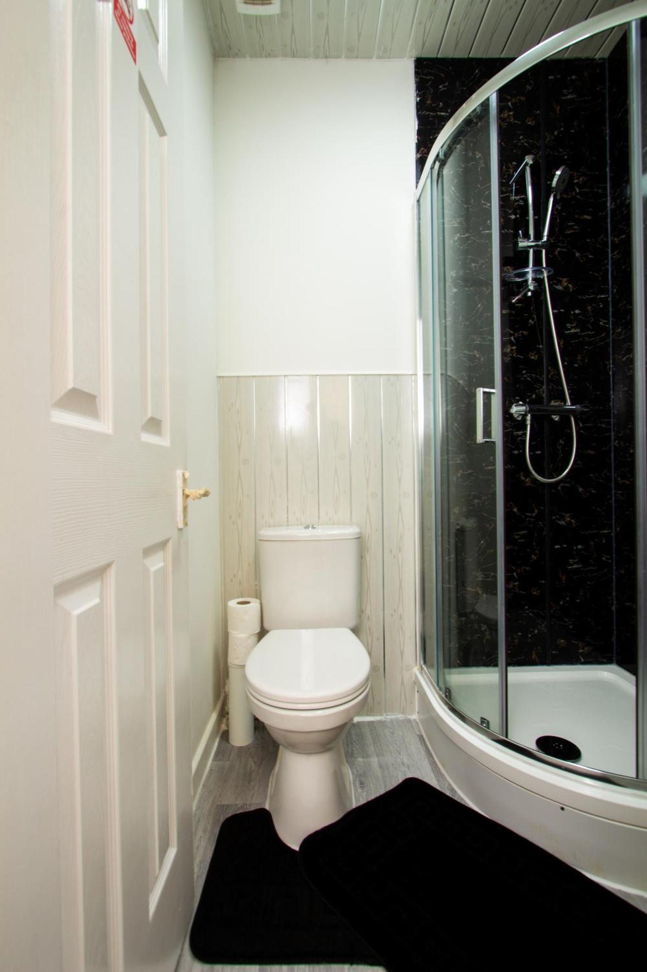 Suite 3 - Quaint Double Room In A Shared House Apartment *