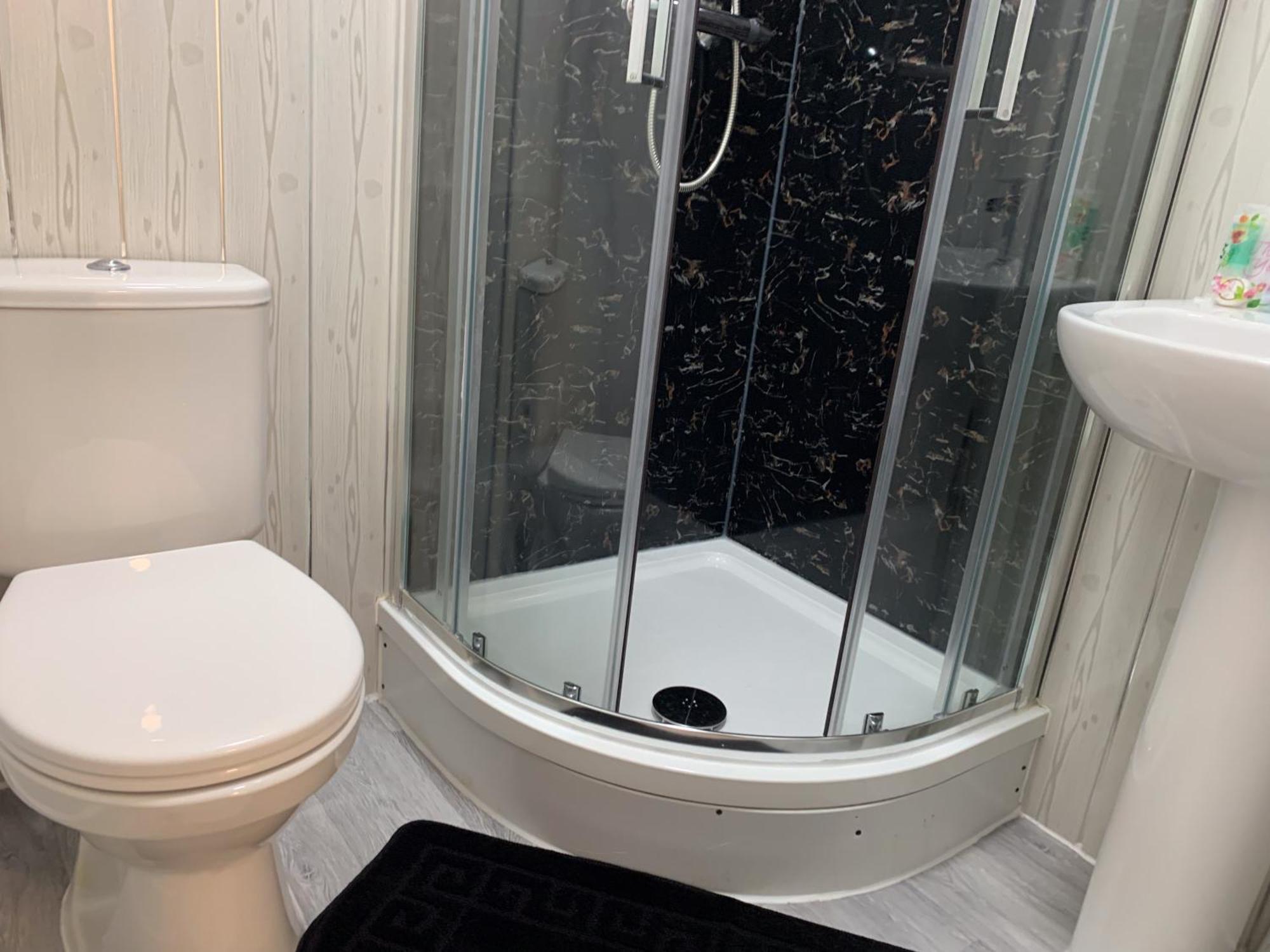 Suite 3 - Quaint Double Room In A Shared House *
