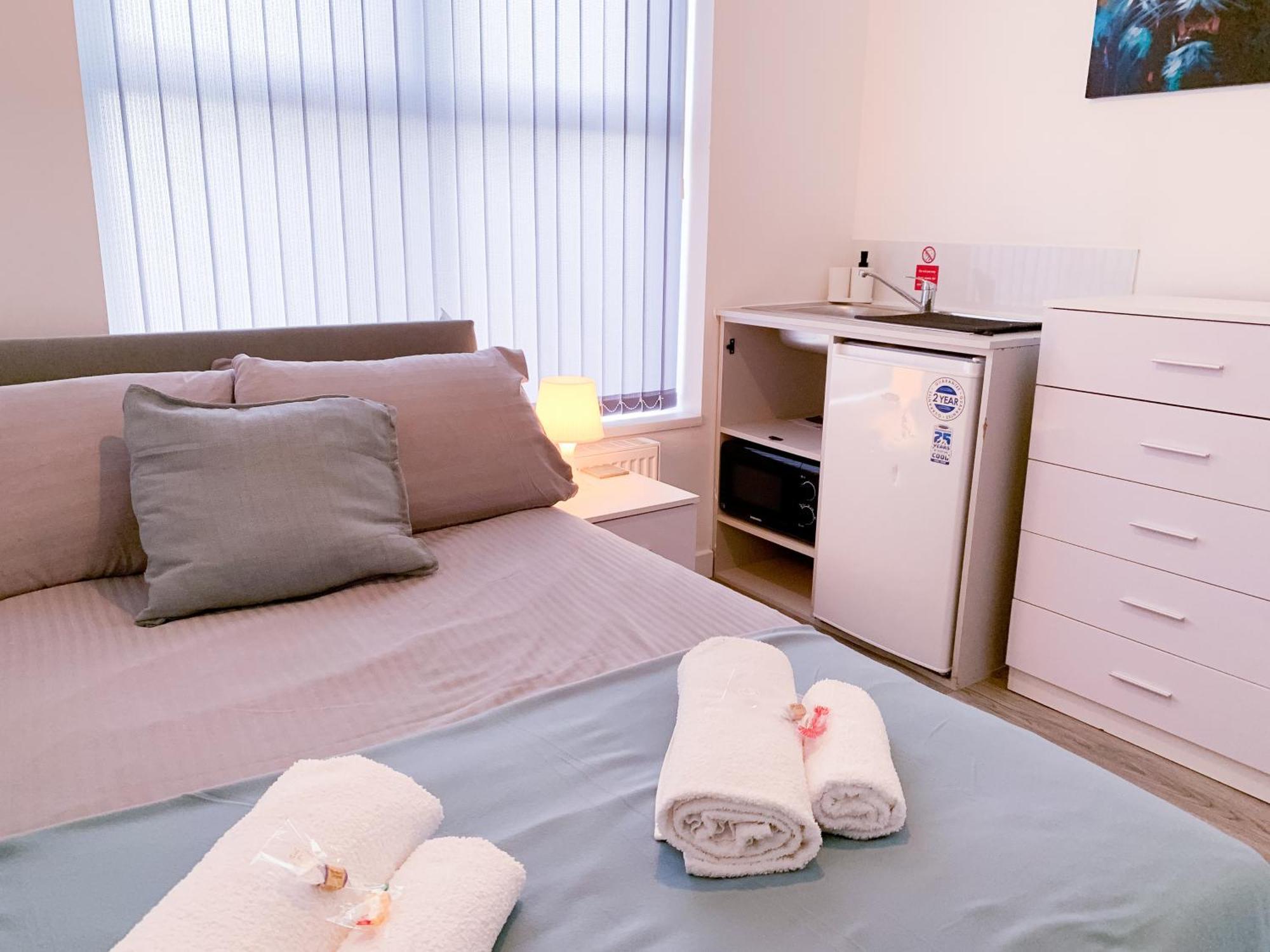 Suite 3 - Quaint Double Room In A Shared House
