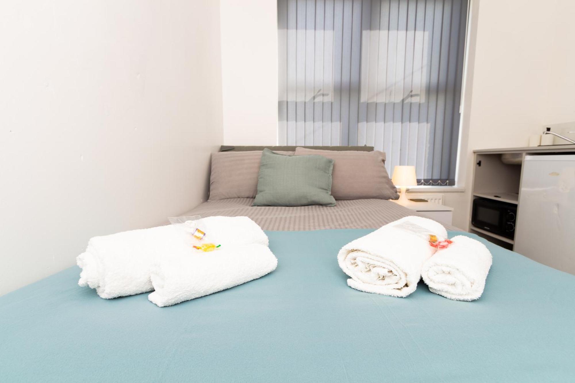 Suite 3 - Quaint Double Room In A Shared House
