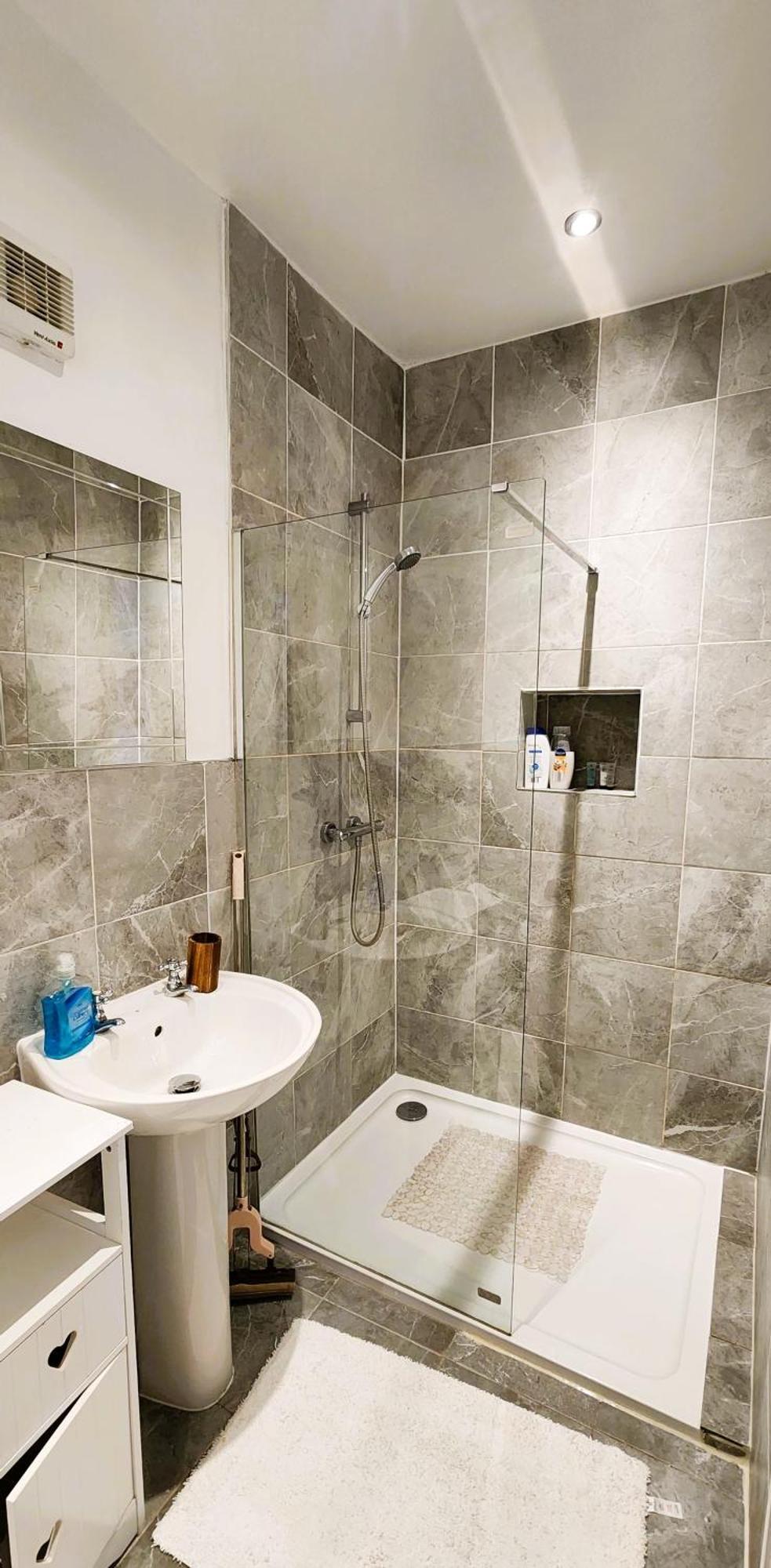 Spacious Ensuite With Charming Bay Window Sheffield